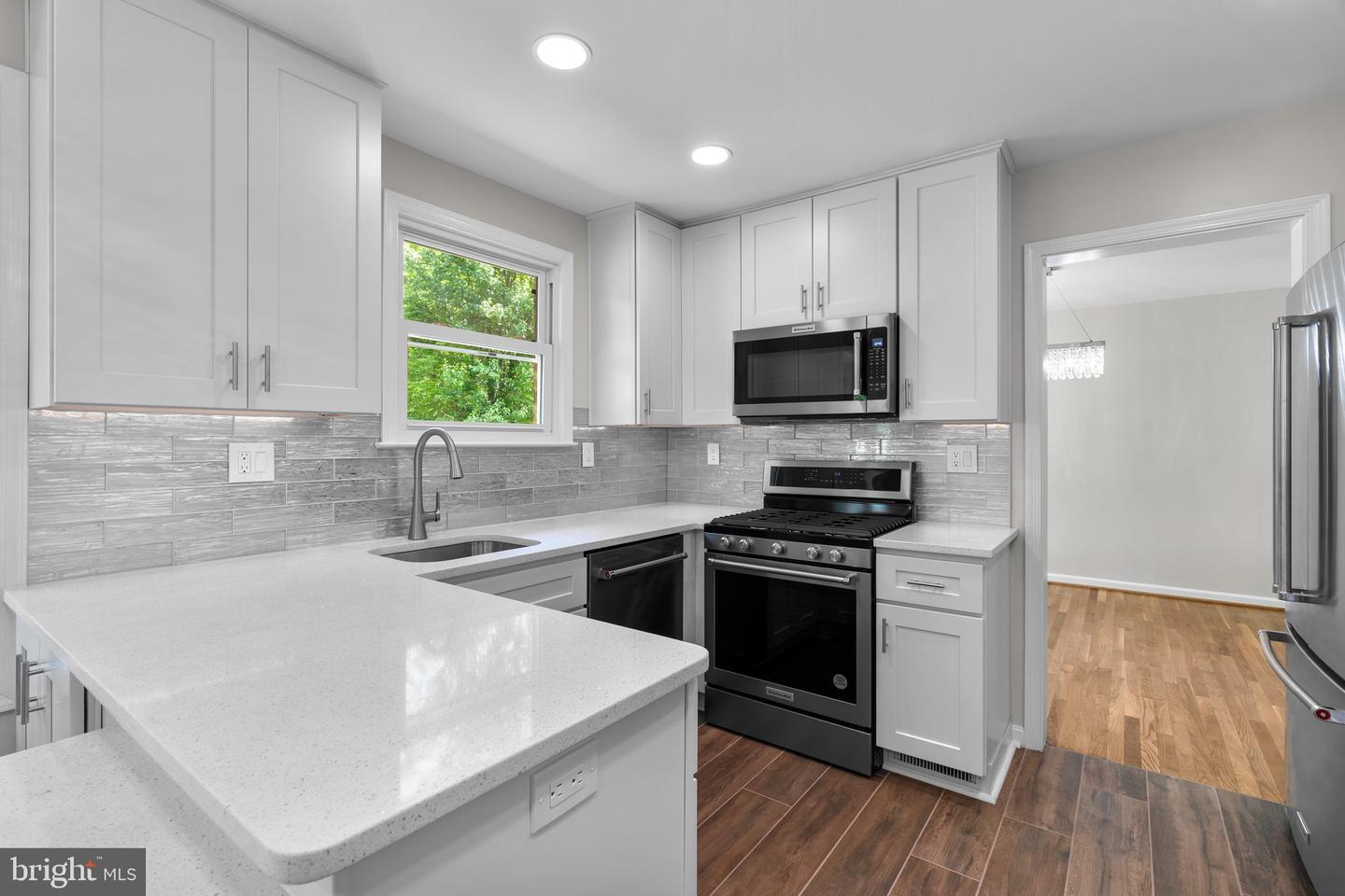 5525 ROLLING RD, SPRINGFIELD, Virginia 22151, 4 Bedrooms Bedrooms, ,4 BathroomsBathrooms,Residential,For sale,5525 ROLLING RD,VAFX2237882 MLS # VAFX2237882