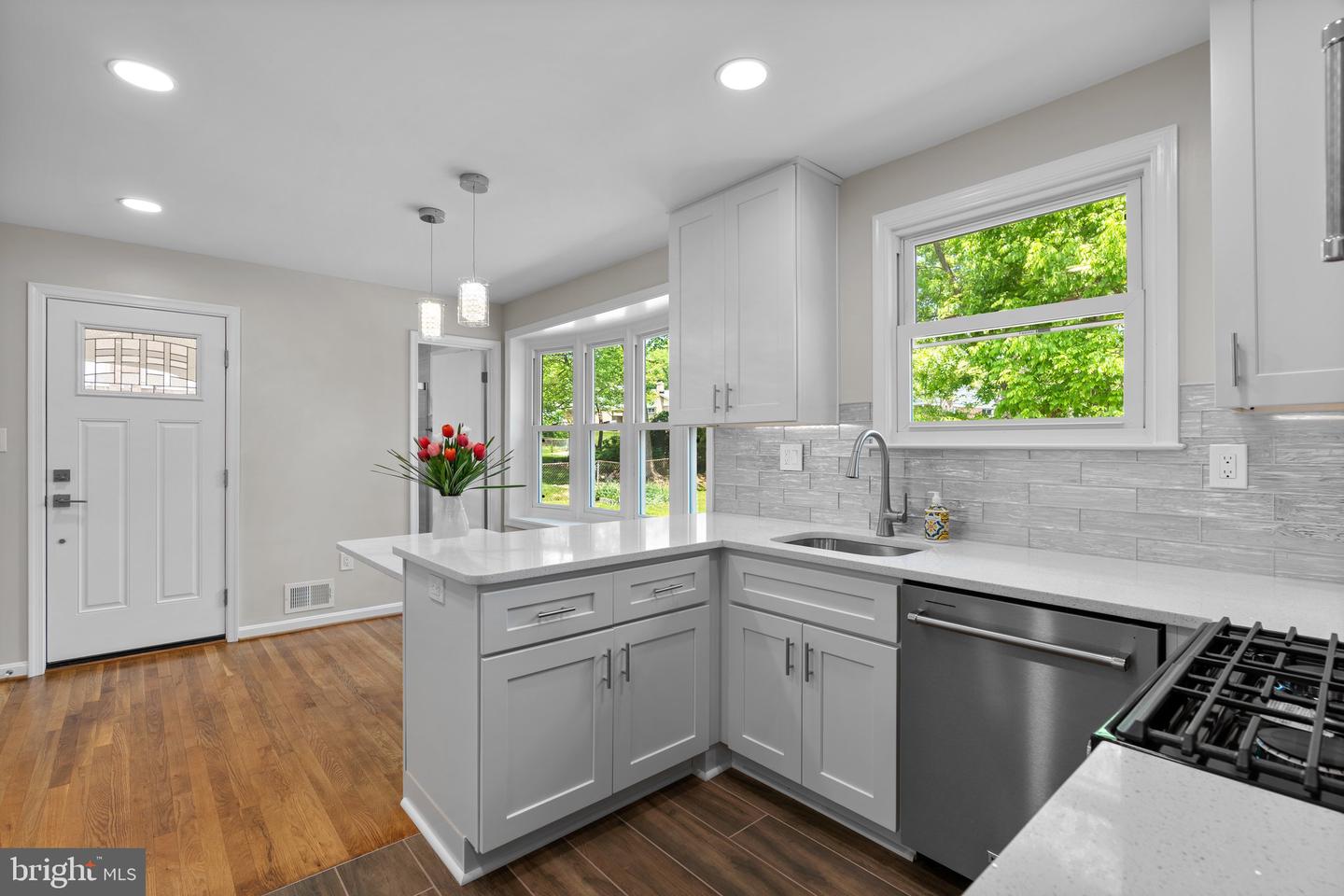 5525 ROLLING RD, SPRINGFIELD, Virginia 22151, 4 Bedrooms Bedrooms, ,4 BathroomsBathrooms,Residential,For sale,5525 ROLLING RD,VAFX2237882 MLS # VAFX2237882
