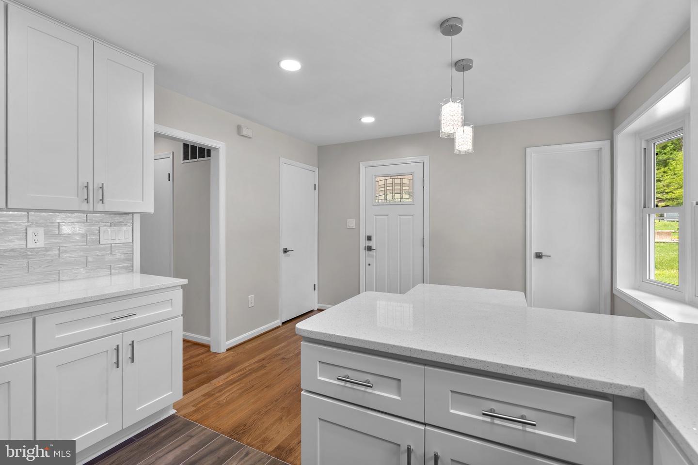 5525 ROLLING RD, SPRINGFIELD, Virginia 22151, 4 Bedrooms Bedrooms, ,4 BathroomsBathrooms,Residential,For sale,5525 ROLLING RD,VAFX2237882 MLS # VAFX2237882