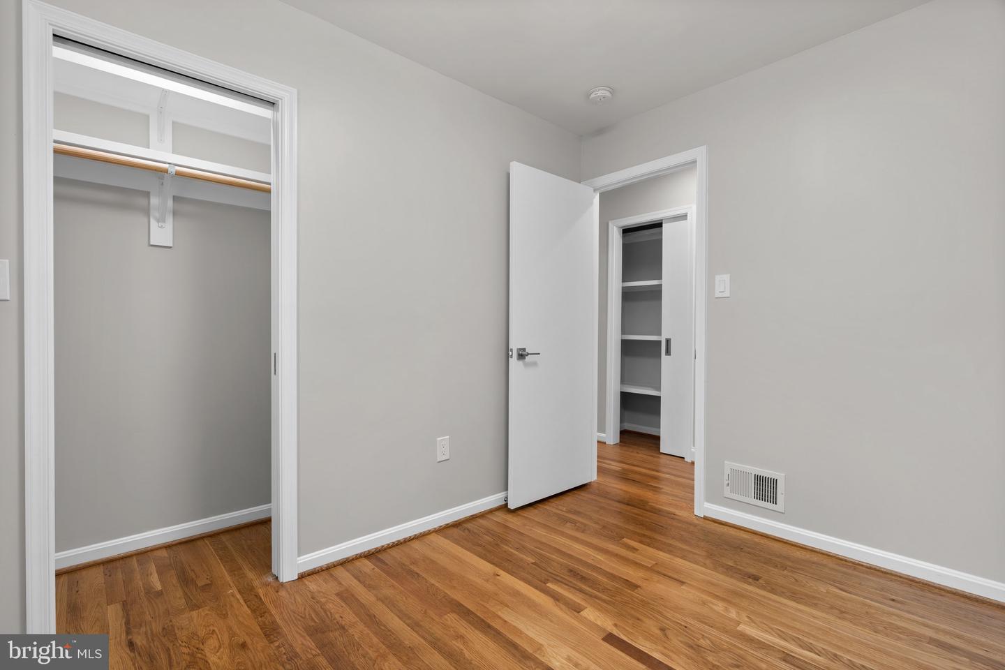 5525 ROLLING RD, SPRINGFIELD, Virginia 22151, 4 Bedrooms Bedrooms, ,4 BathroomsBathrooms,Residential,For sale,5525 ROLLING RD,VAFX2237882 MLS # VAFX2237882