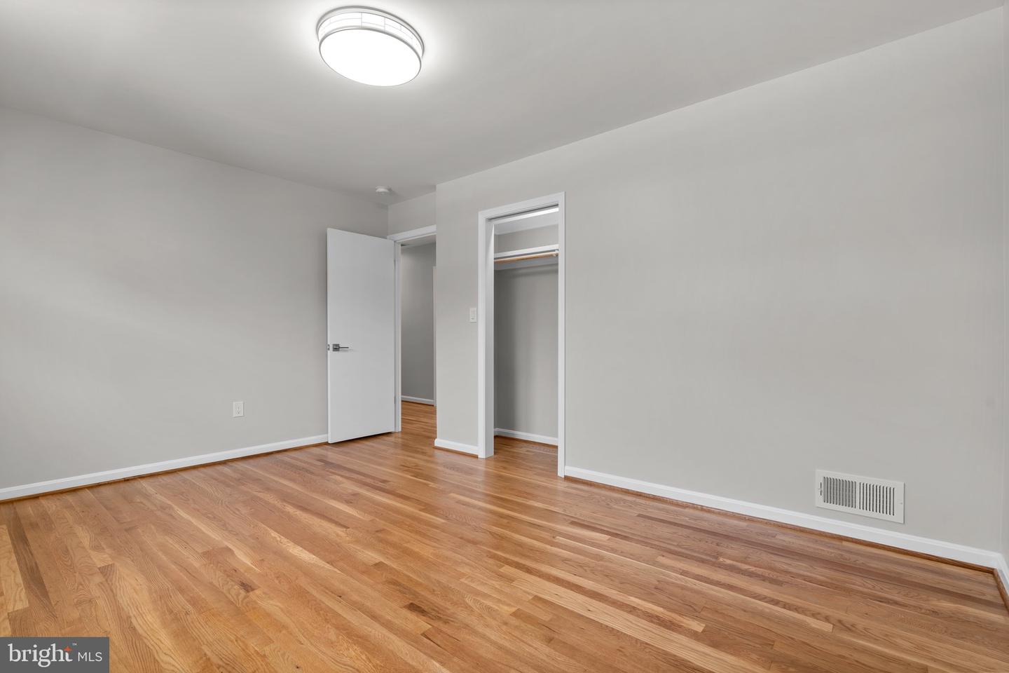 5525 ROLLING RD, SPRINGFIELD, Virginia 22151, 4 Bedrooms Bedrooms, ,4 BathroomsBathrooms,Residential,For sale,5525 ROLLING RD,VAFX2237882 MLS # VAFX2237882