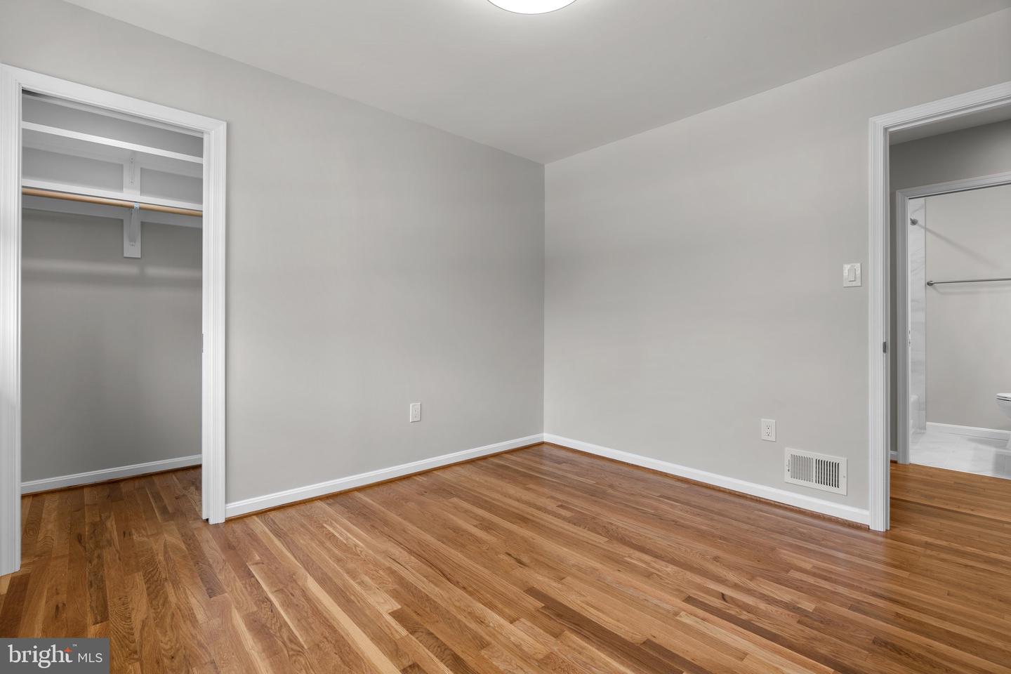 5525 ROLLING RD, SPRINGFIELD, Virginia 22151, 4 Bedrooms Bedrooms, ,4 BathroomsBathrooms,Residential,For sale,5525 ROLLING RD,VAFX2237882 MLS # VAFX2237882