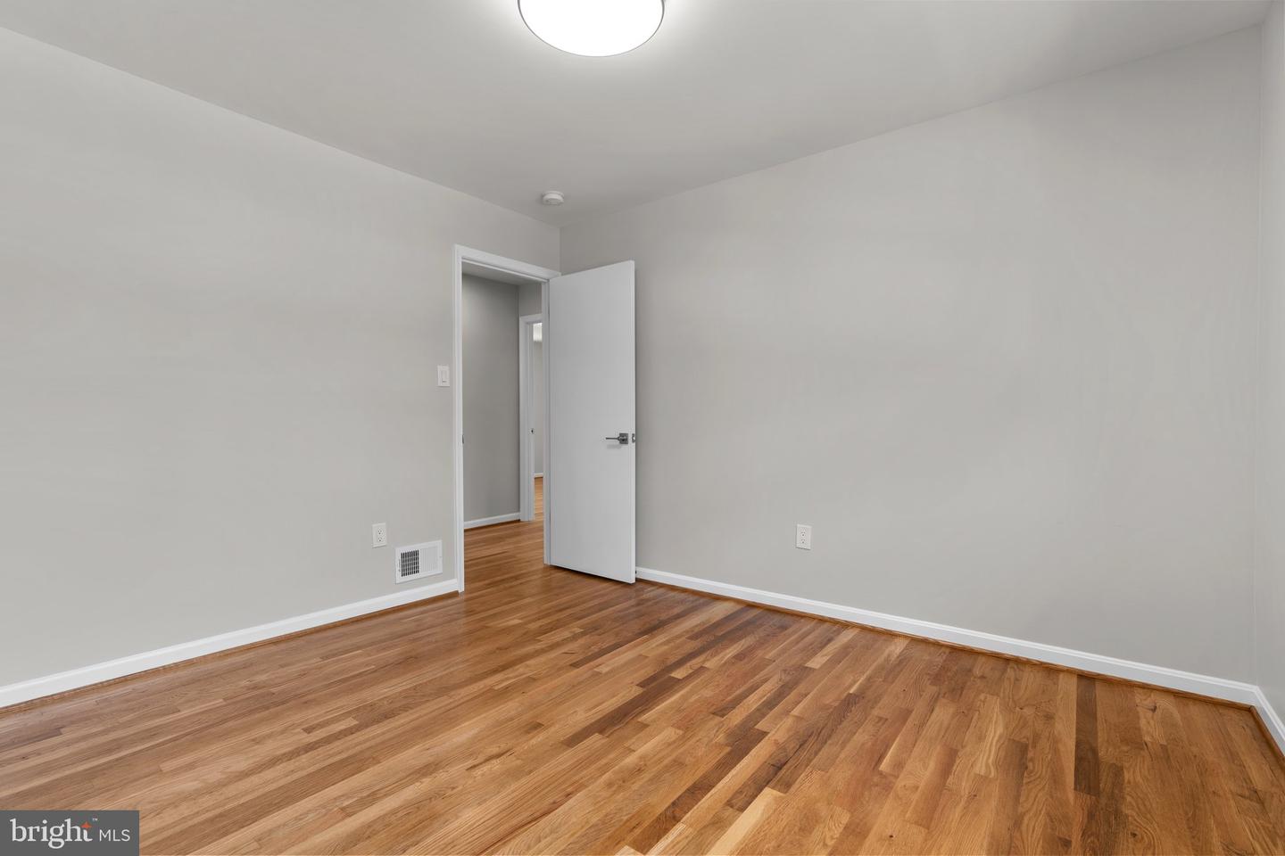5525 ROLLING RD, SPRINGFIELD, Virginia 22151, 4 Bedrooms Bedrooms, ,4 BathroomsBathrooms,Residential,For sale,5525 ROLLING RD,VAFX2237882 MLS # VAFX2237882