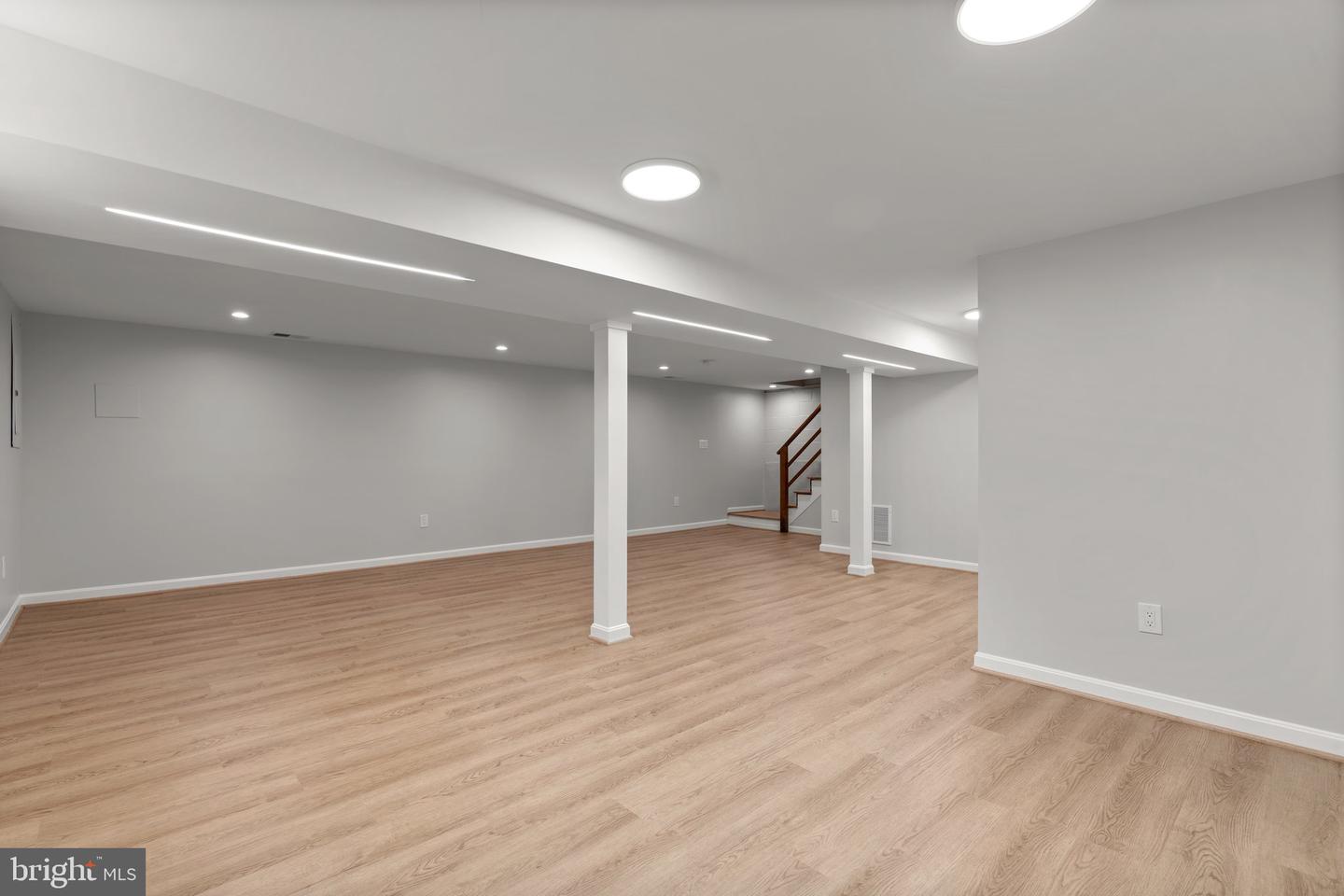 5525 ROLLING RD, SPRINGFIELD, Virginia 22151, 4 Bedrooms Bedrooms, ,4 BathroomsBathrooms,Residential,For sale,5525 ROLLING RD,VAFX2237882 MLS # VAFX2237882