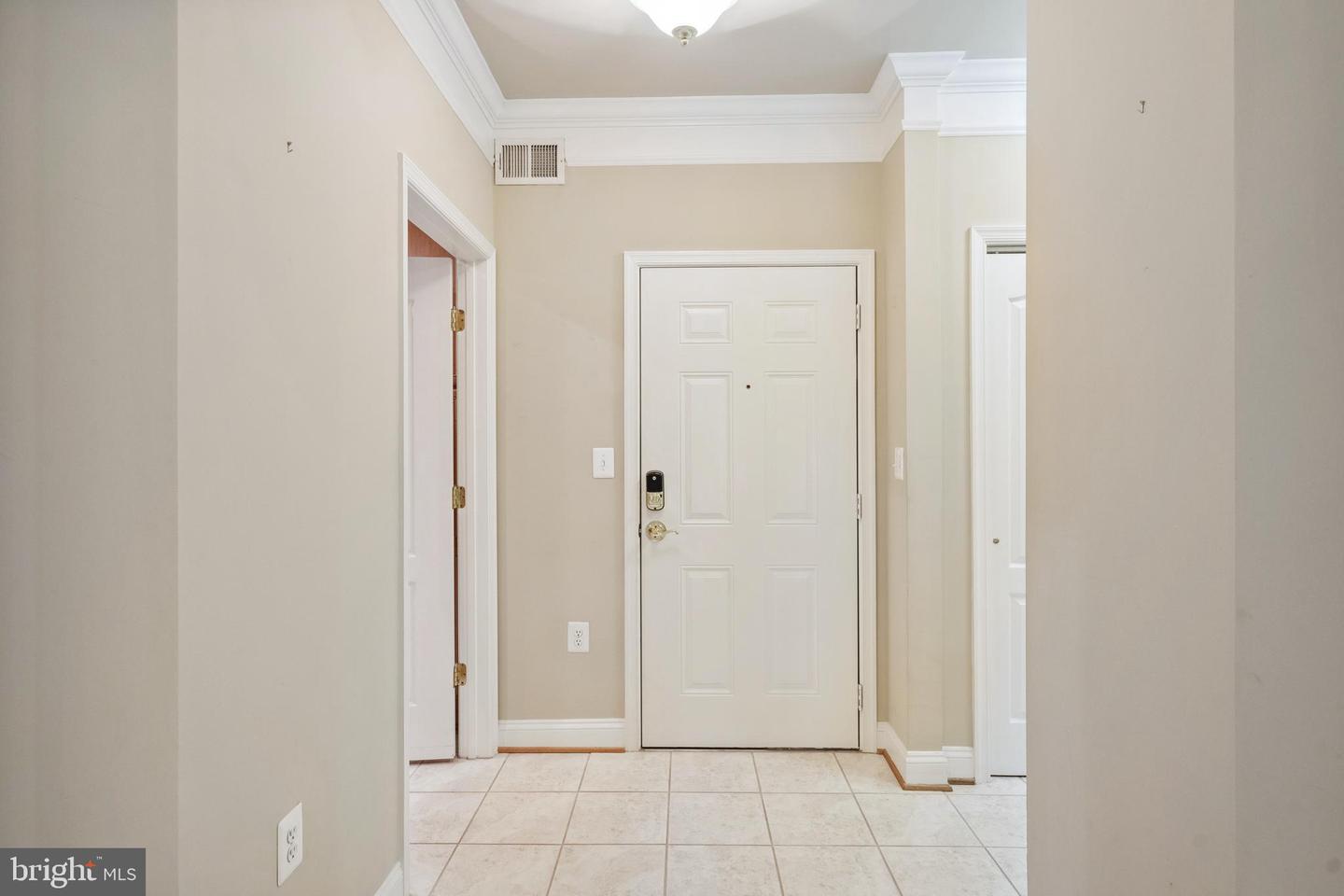 2903 SAINTSBURY PLZ #402, FAIRFAX, Virginia 22031, 3 Bedrooms Bedrooms, ,2 BathroomsBathrooms,Residential,For sale,2903 SAINTSBURY PLZ #402,VAFX2238538 MLS # VAFX2238538