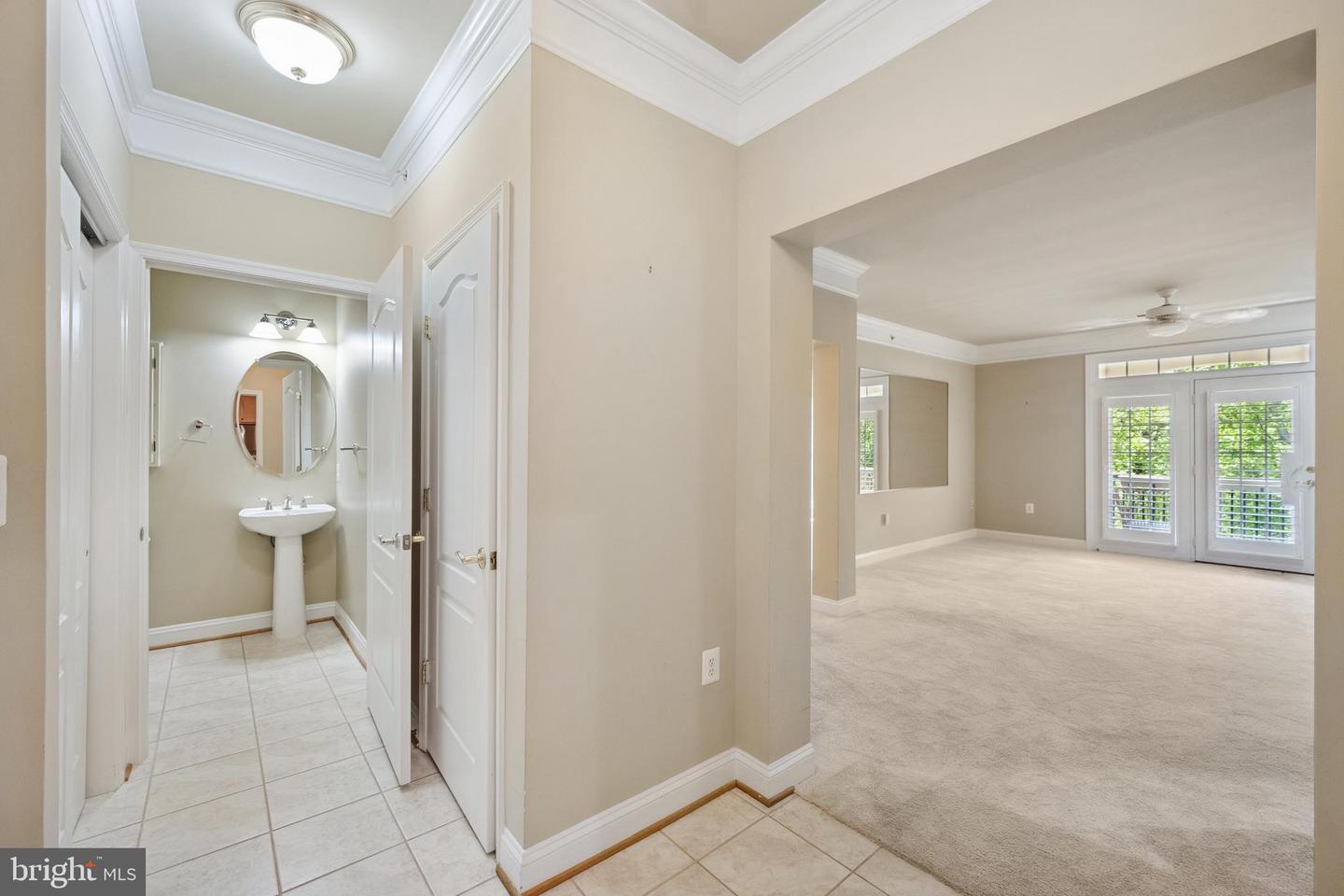2903 SAINTSBURY PLZ #402, FAIRFAX, Virginia 22031, 3 Bedrooms Bedrooms, ,2 BathroomsBathrooms,Residential,For sale,2903 SAINTSBURY PLZ #402,VAFX2238538 MLS # VAFX2238538