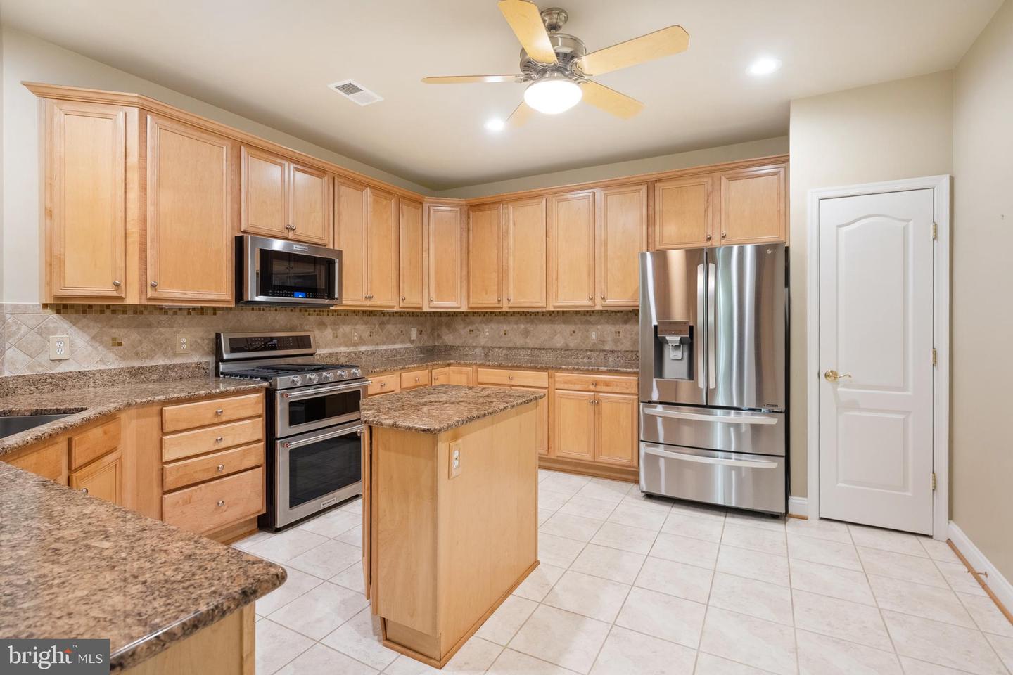2903 SAINTSBURY PLZ #402, FAIRFAX, Virginia 22031, 3 Bedrooms Bedrooms, ,2 BathroomsBathrooms,Residential,For sale,2903 SAINTSBURY PLZ #402,VAFX2238538 MLS # VAFX2238538