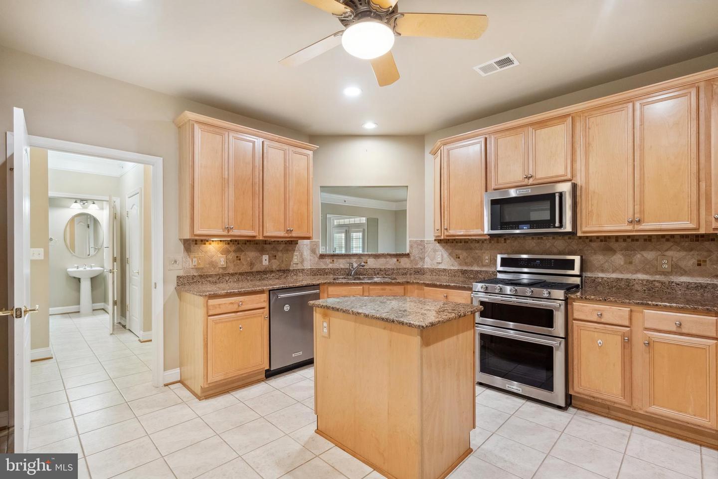 2903 SAINTSBURY PLZ #402, FAIRFAX, Virginia 22031, 3 Bedrooms Bedrooms, ,2 BathroomsBathrooms,Residential,For sale,2903 SAINTSBURY PLZ #402,VAFX2238538 MLS # VAFX2238538