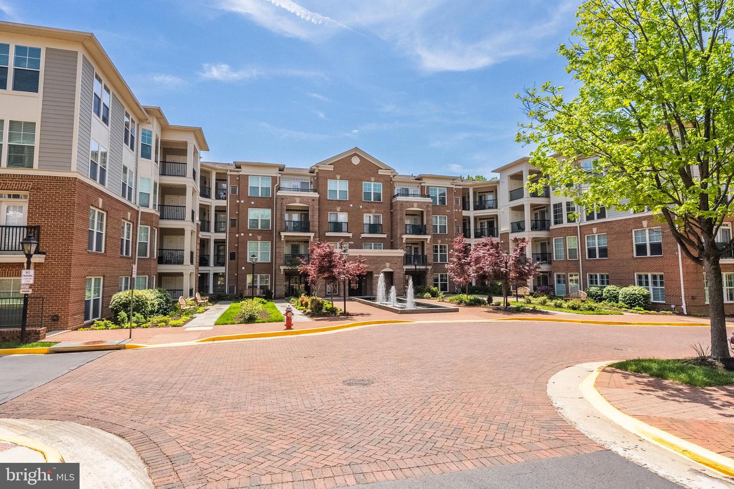 2903 SAINTSBURY PLZ #402, FAIRFAX, Virginia 22031, 3 Bedrooms Bedrooms, ,2 BathroomsBathrooms,Residential,For sale,2903 SAINTSBURY PLZ #402,VAFX2238538 MLS # VAFX2238538