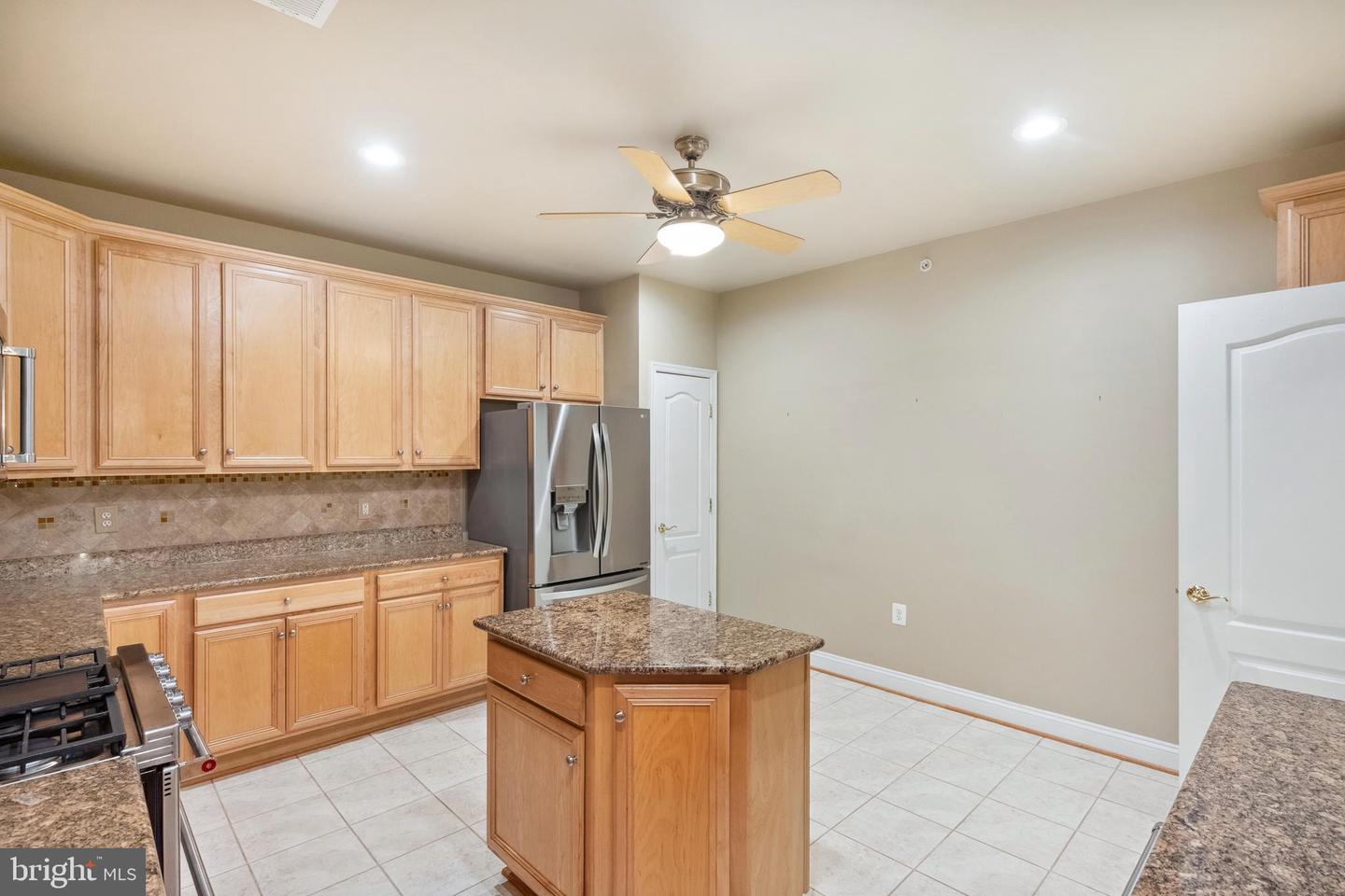 2903 SAINTSBURY PLZ #402, FAIRFAX, Virginia 22031, 3 Bedrooms Bedrooms, ,2 BathroomsBathrooms,Residential,For sale,2903 SAINTSBURY PLZ #402,VAFX2238538 MLS # VAFX2238538