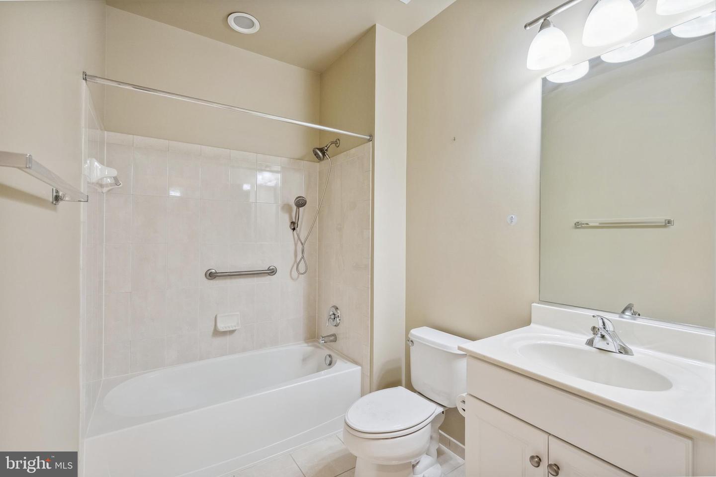 2903 SAINTSBURY PLZ #402, FAIRFAX, Virginia 22031, 3 Bedrooms Bedrooms, ,2 BathroomsBathrooms,Residential,For sale,2903 SAINTSBURY PLZ #402,VAFX2238538 MLS # VAFX2238538