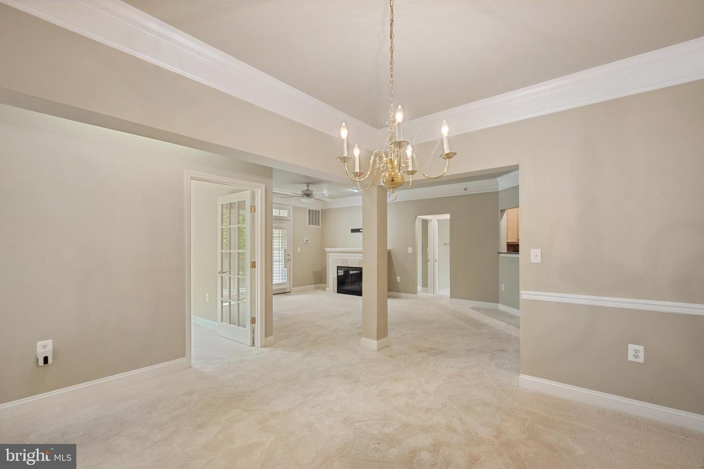 2903 SAINTSBURY PLZ #402, FAIRFAX, Virginia 22031, 3 Bedrooms Bedrooms, ,2 BathroomsBathrooms,Residential,For sale,2903 SAINTSBURY PLZ #402,VAFX2238538 MLS # VAFX2238538