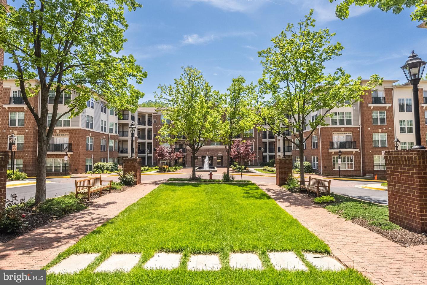 2903 SAINTSBURY PLZ #402, FAIRFAX, Virginia 22031, 3 Bedrooms Bedrooms, ,2 BathroomsBathrooms,Residential,For sale,2903 SAINTSBURY PLZ #402,VAFX2238538 MLS # VAFX2238538