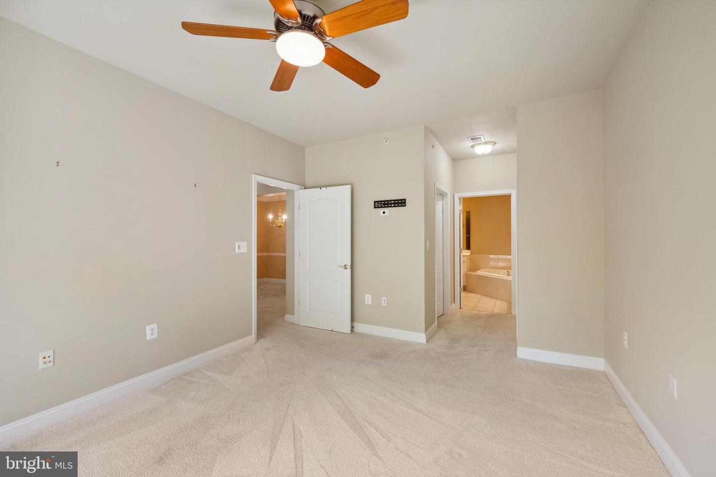 2903 SAINTSBURY PLZ #402, FAIRFAX, Virginia 22031, 3 Bedrooms Bedrooms, ,2 BathroomsBathrooms,Residential,For sale,2903 SAINTSBURY PLZ #402,VAFX2238538 MLS # VAFX2238538