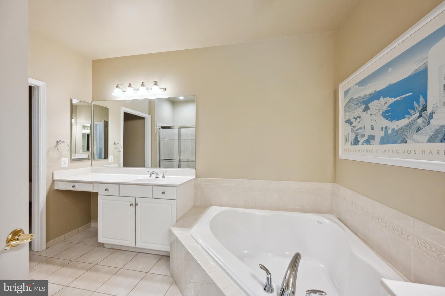 2903 SAINTSBURY PLZ #402, FAIRFAX, Virginia 22031, 3 Bedrooms Bedrooms, ,2 BathroomsBathrooms,Residential,For sale,2903 SAINTSBURY PLZ #402,VAFX2238538 MLS # VAFX2238538