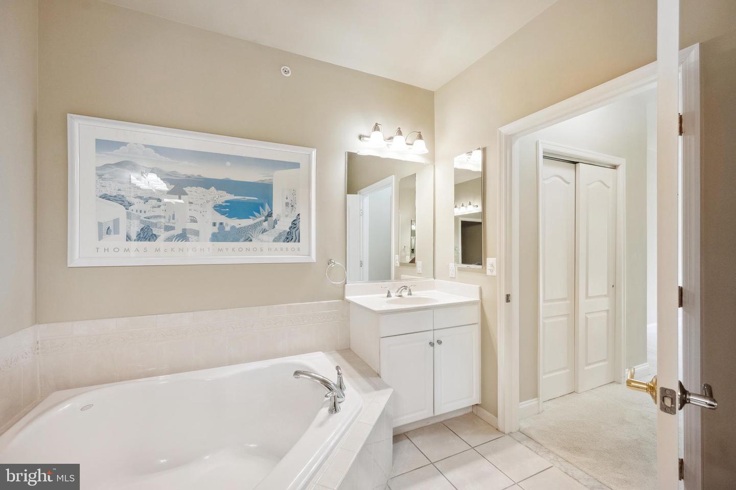 2903 SAINTSBURY PLZ #402, FAIRFAX, Virginia 22031, 3 Bedrooms Bedrooms, ,2 BathroomsBathrooms,Residential,For sale,2903 SAINTSBURY PLZ #402,VAFX2238538 MLS # VAFX2238538