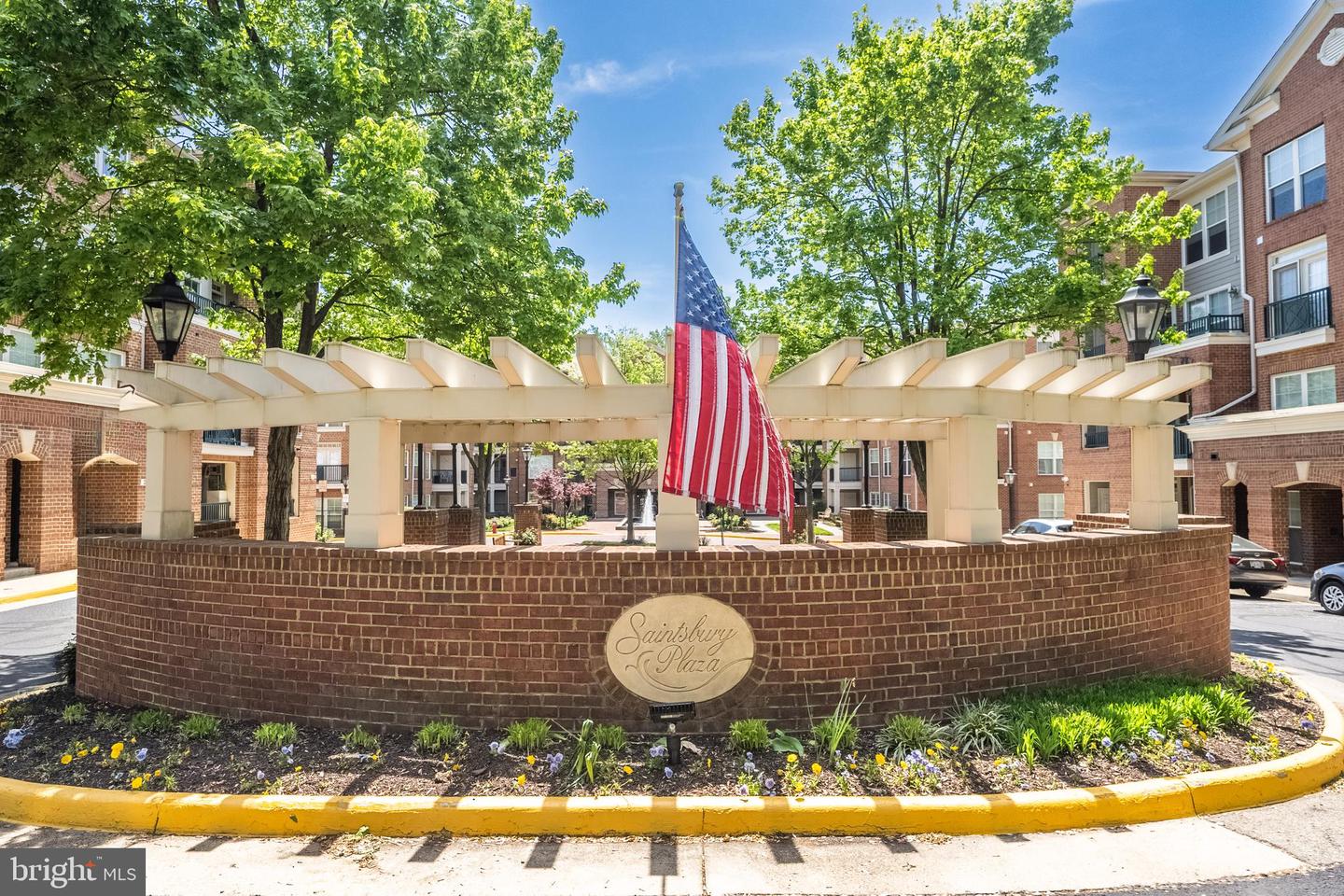 2903 SAINTSBURY PLZ #402, FAIRFAX, Virginia 22031, 3 Bedrooms Bedrooms, ,2 BathroomsBathrooms,Residential,For sale,2903 SAINTSBURY PLZ #402,VAFX2238538 MLS # VAFX2238538