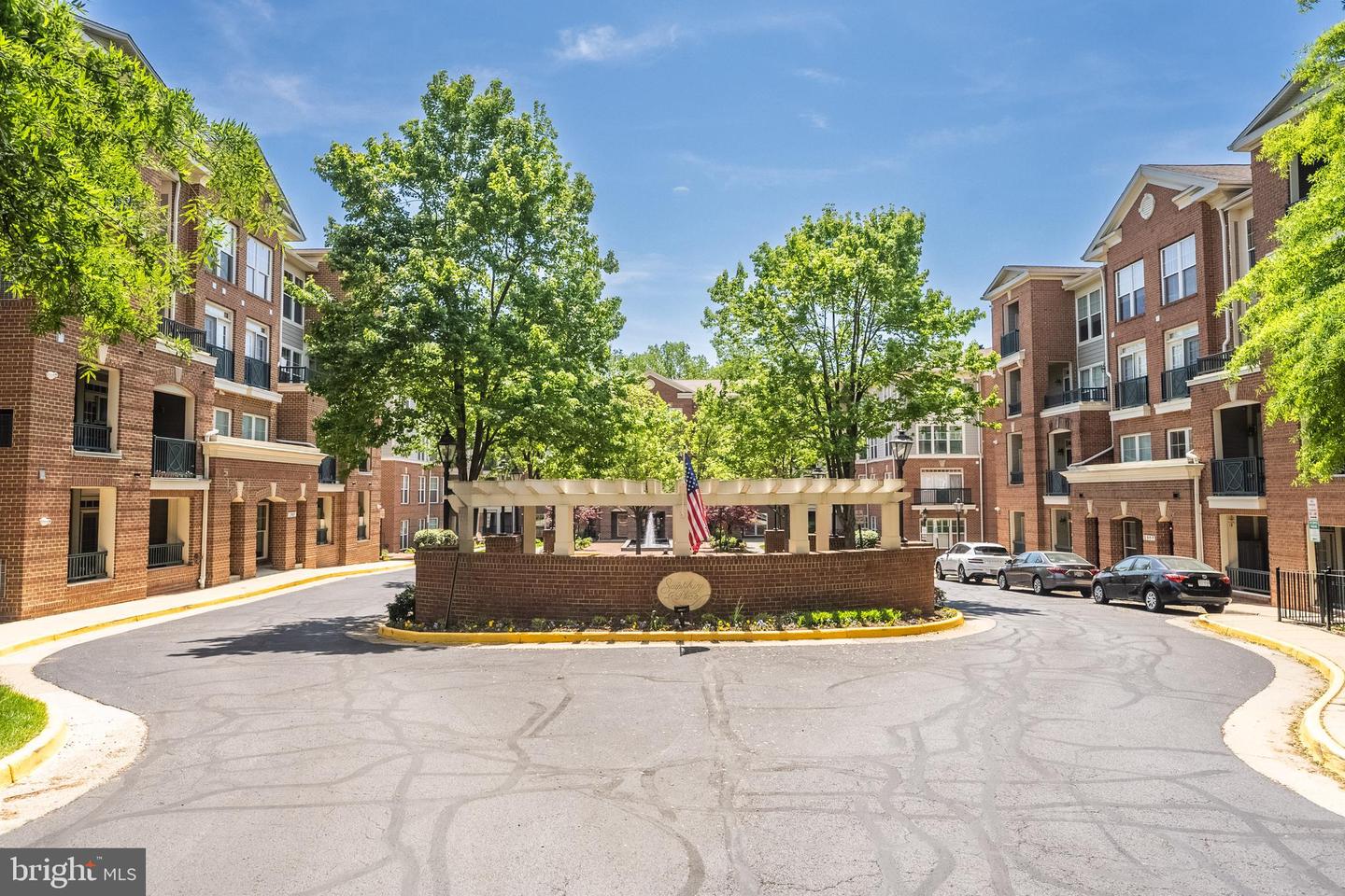 2903 SAINTSBURY PLZ #402, FAIRFAX, Virginia 22031, 3 Bedrooms Bedrooms, ,2 BathroomsBathrooms,Residential,For sale,2903 SAINTSBURY PLZ #402,VAFX2238538 MLS # VAFX2238538