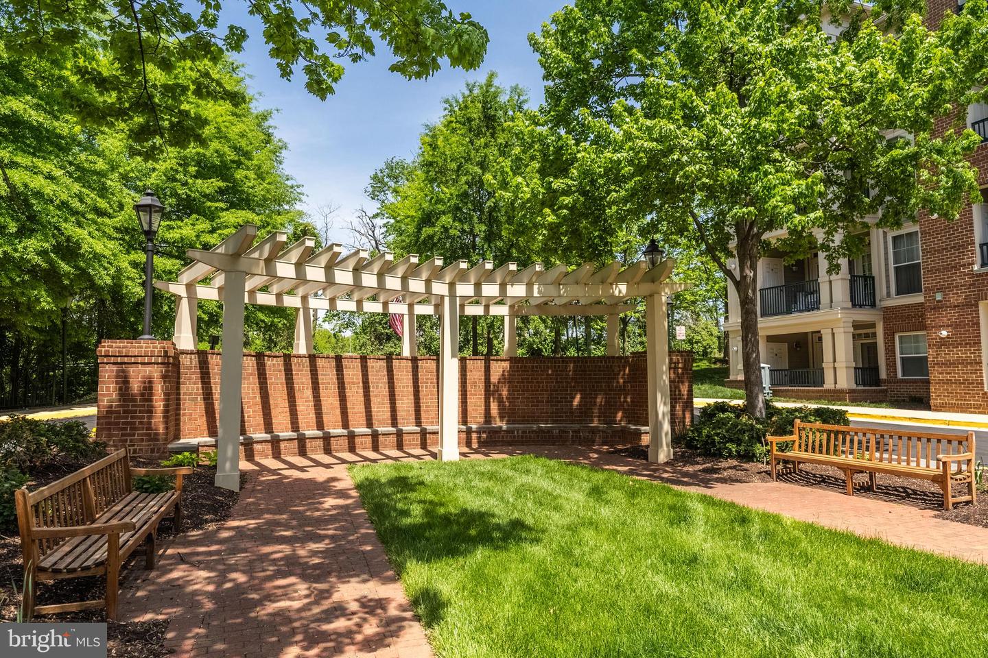 2903 SAINTSBURY PLZ #402, FAIRFAX, Virginia 22031, 3 Bedrooms Bedrooms, ,2 BathroomsBathrooms,Residential,For sale,2903 SAINTSBURY PLZ #402,VAFX2238538 MLS # VAFX2238538