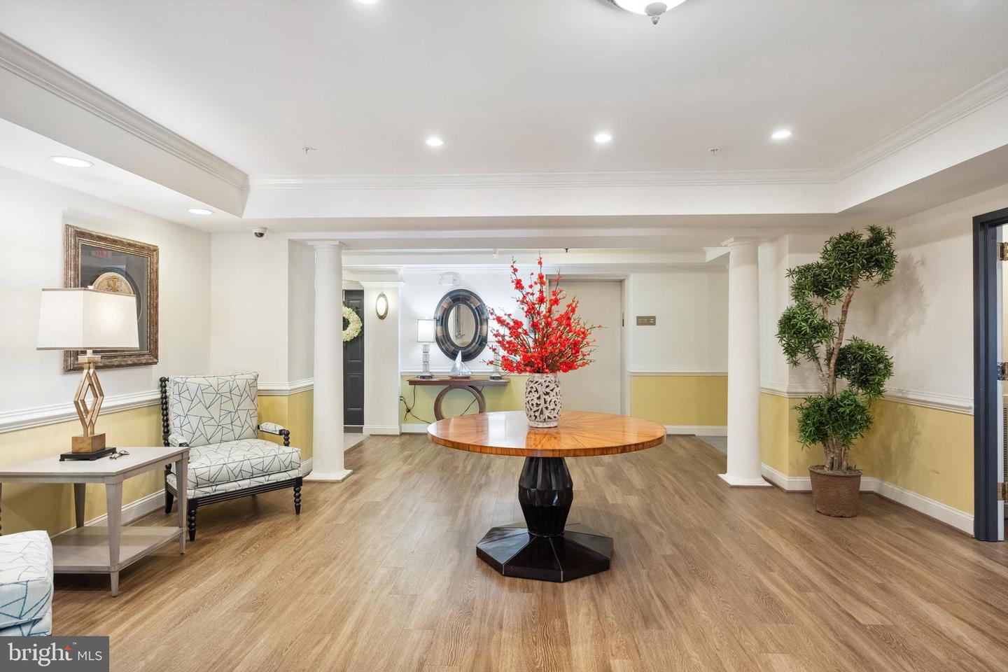 2903 SAINTSBURY PLZ #402, FAIRFAX, Virginia 22031, 3 Bedrooms Bedrooms, ,2 BathroomsBathrooms,Residential,For sale,2903 SAINTSBURY PLZ #402,VAFX2238538 MLS # VAFX2238538