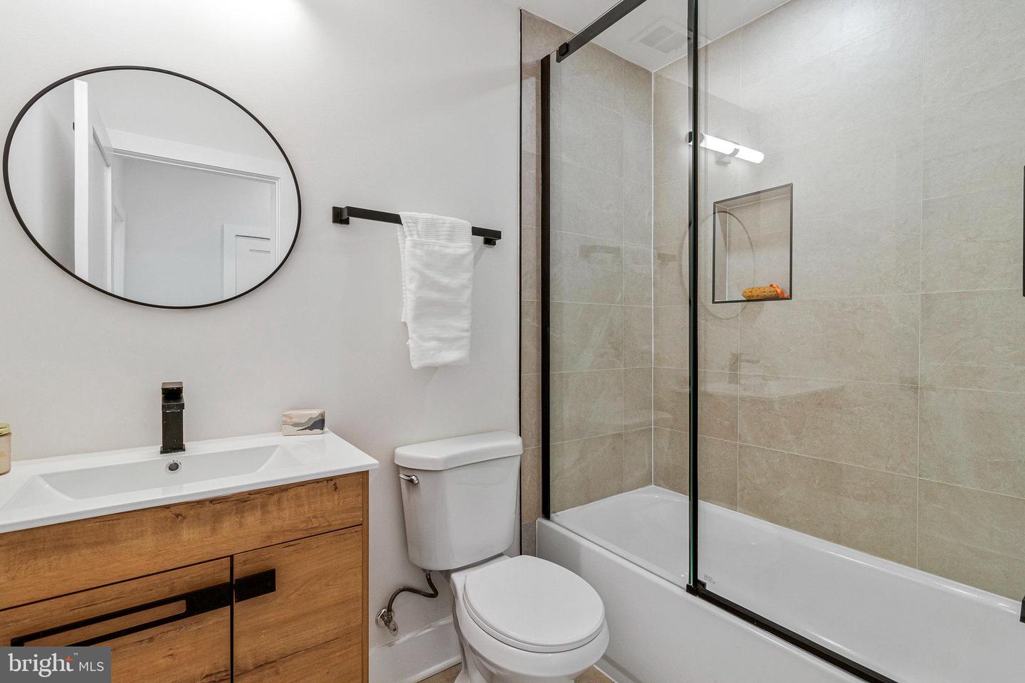 1140 17TH ST NE #2, WASHINGTON, District Of Columbia 20002, 3 Bedrooms Bedrooms, ,2 BathroomsBathrooms,Residential,For sale,1140 17TH ST NE #2,DCDC2199048 MLS # DCDC2199048