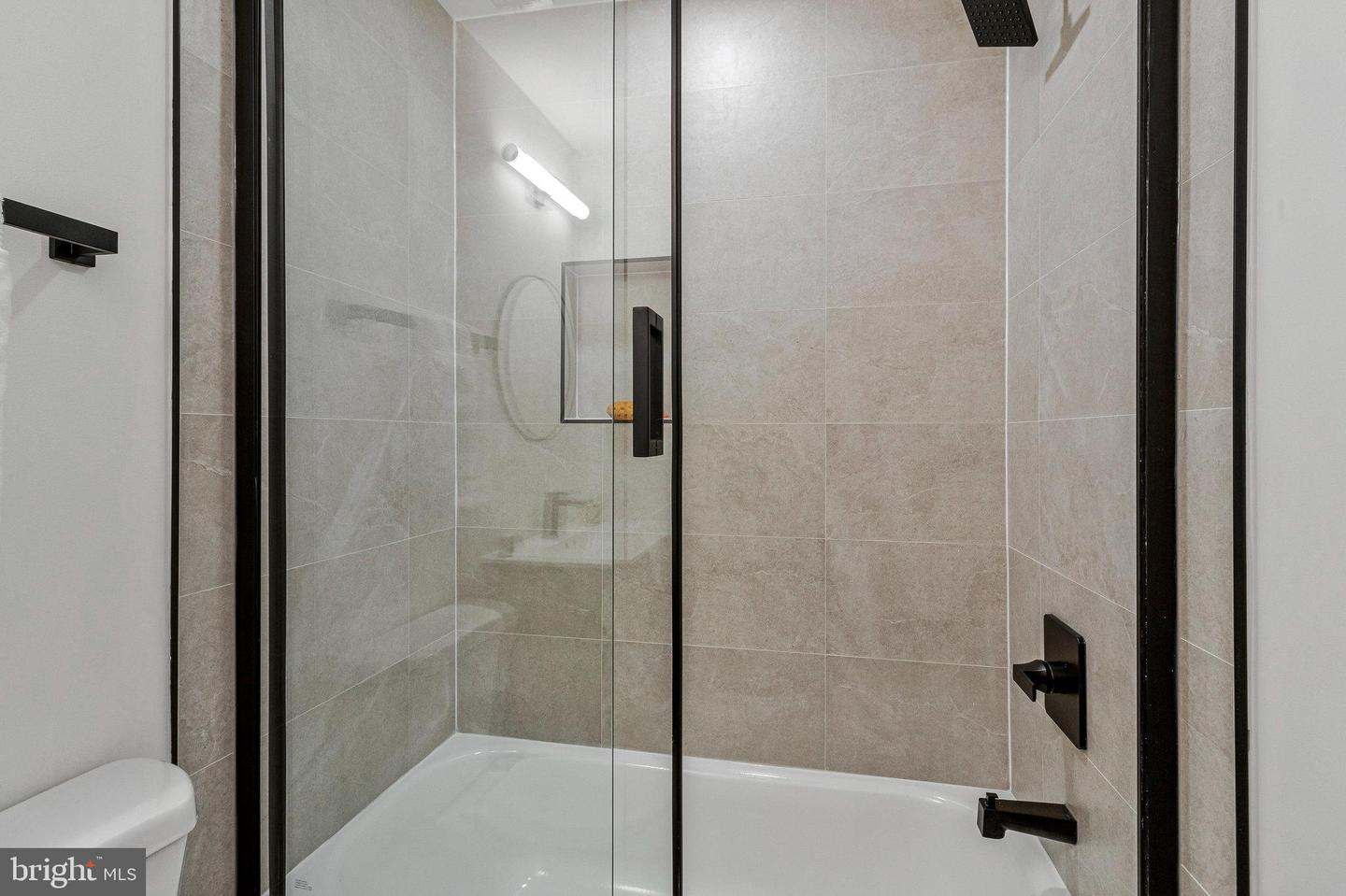 1140 17TH ST NE #2, WASHINGTON, District Of Columbia 20002, 3 Bedrooms Bedrooms, ,2 BathroomsBathrooms,Residential,For sale,1140 17TH ST NE #2,DCDC2199048 MLS # DCDC2199048