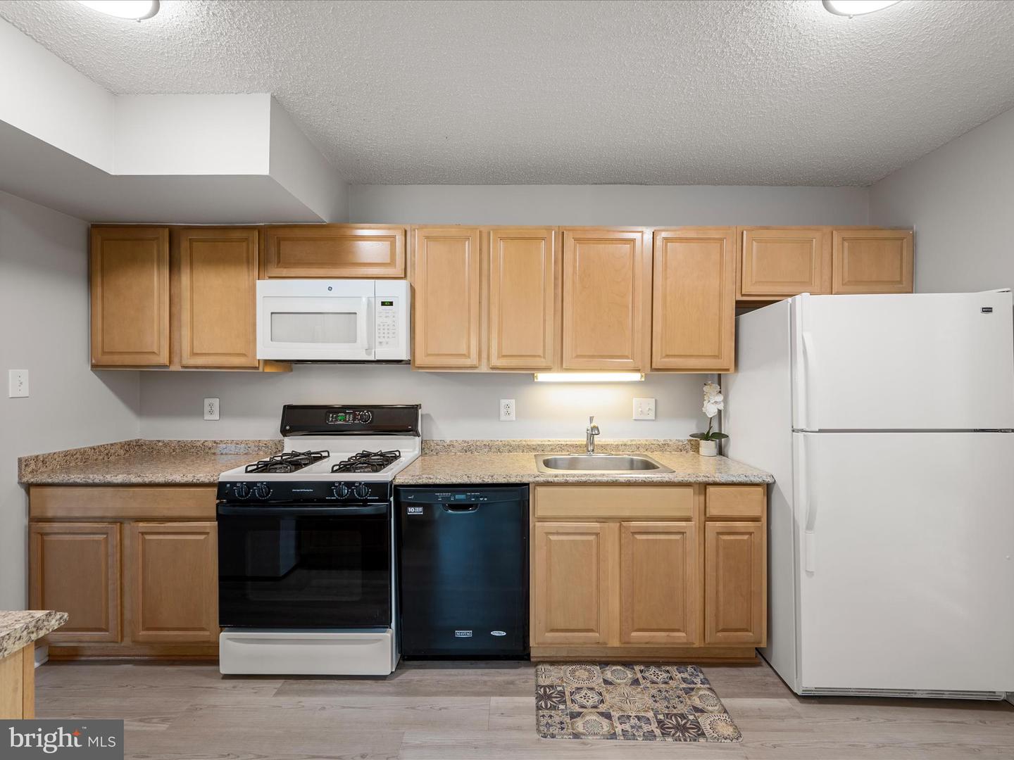 11839 SHIRE CT #11B, RESTON, Virginia 20191, 2 Bedrooms Bedrooms, ,1 BathroomBathrooms,Residential,For sale,11839 SHIRE CT #11B,VAFX2238718 MLS # VAFX2238718