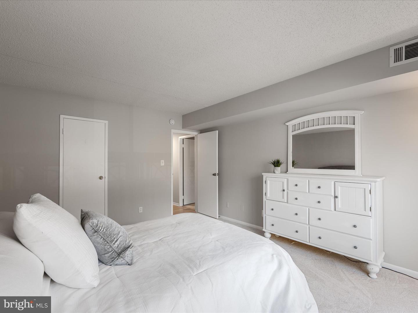 11839 SHIRE CT #11B, RESTON, Virginia 20191, 2 Bedrooms Bedrooms, ,1 BathroomBathrooms,Residential,For sale,11839 SHIRE CT #11B,VAFX2238718 MLS # VAFX2238718