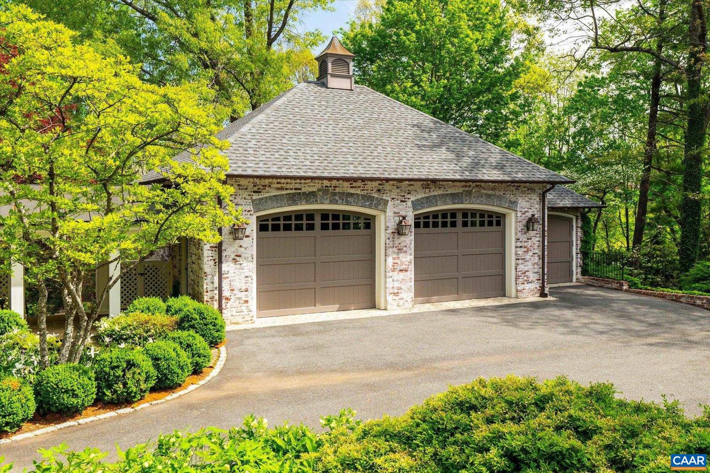 325 FARMINGTON DR, CHARLOTTESVILLE, Virginia 22901, 6 Bedrooms Bedrooms, ,5 BathroomsBathrooms,Residential,For sale,325 FARMINGTON DR,663967 MLS # 663967