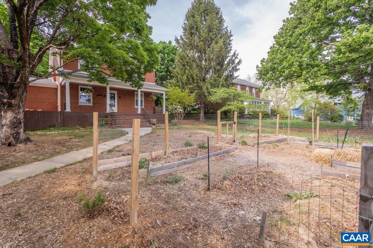1104 N COALTER ST, STAUNTON, Virginia 24401, 4 Bedrooms Bedrooms, ,2 BathroomsBathrooms,Residential,For sale,1104 N COALTER ST,664076 MLS # 664076