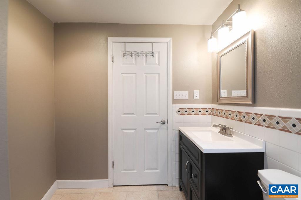2865 OLD LYNCHBURG RD, NORTH GARDEN, Virginia 22959, 4 Bedrooms Bedrooms, ,2 BathroomsBathrooms,Residential,For sale,2865 OLD LYNCHBURG RD,664080 MLS # 664080