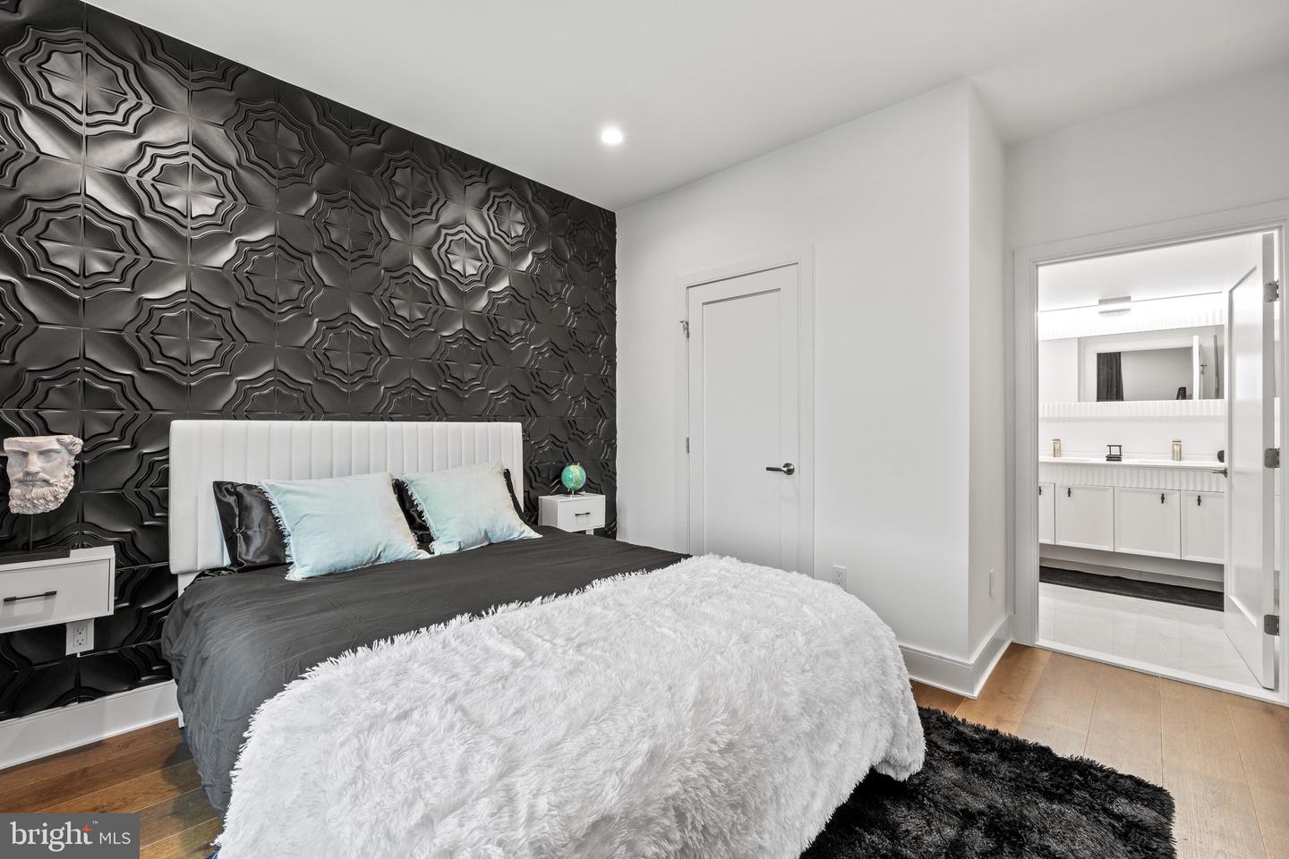 1002 RHODE ISLAND AVE NE #8, WASHINGTON, District Of Columbia 20018, 2 Bedrooms Bedrooms, ,2 BathroomsBathrooms,Residential,For sale,1002 RHODE ISLAND AVE NE #8,DCDC2197850 MLS # DCDC2197850