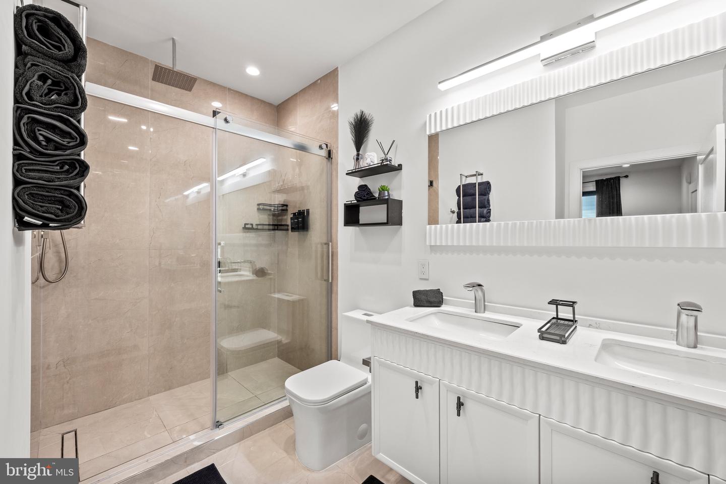 1002 RHODE ISLAND AVE NE #8, WASHINGTON, District Of Columbia 20018, 2 Bedrooms Bedrooms, ,2 BathroomsBathrooms,Residential,For sale,1002 RHODE ISLAND AVE NE #8,DCDC2197850 MLS # DCDC2197850
