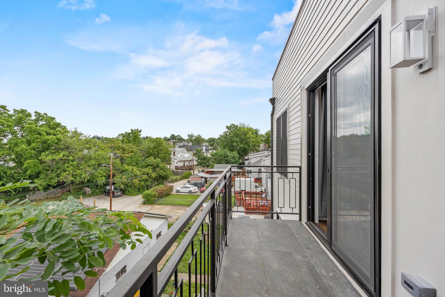 1002 RHODE ISLAND AVE NE #8, WASHINGTON, District Of Columbia 20018, 2 Bedrooms Bedrooms, ,2 BathroomsBathrooms,Residential,For sale,1002 RHODE ISLAND AVE NE #8,DCDC2197850 MLS # DCDC2197850
