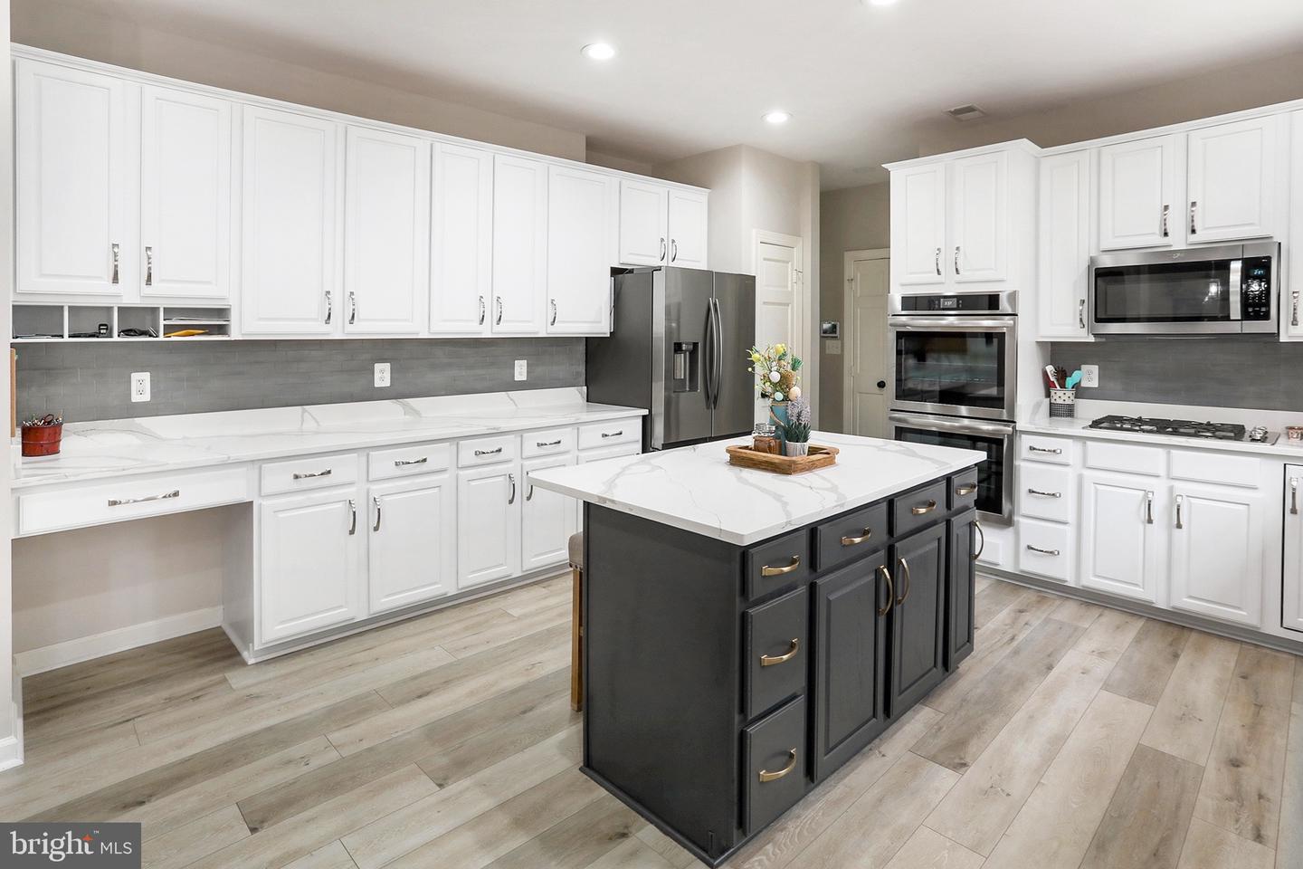 16108 GOSSUM CT, HAYMARKET, Virginia 20169, 5 Bedrooms Bedrooms, ,3 BathroomsBathrooms,Residential,For sale,16108 GOSSUM CT,VAPW2083494 MLS # VAPW2083494