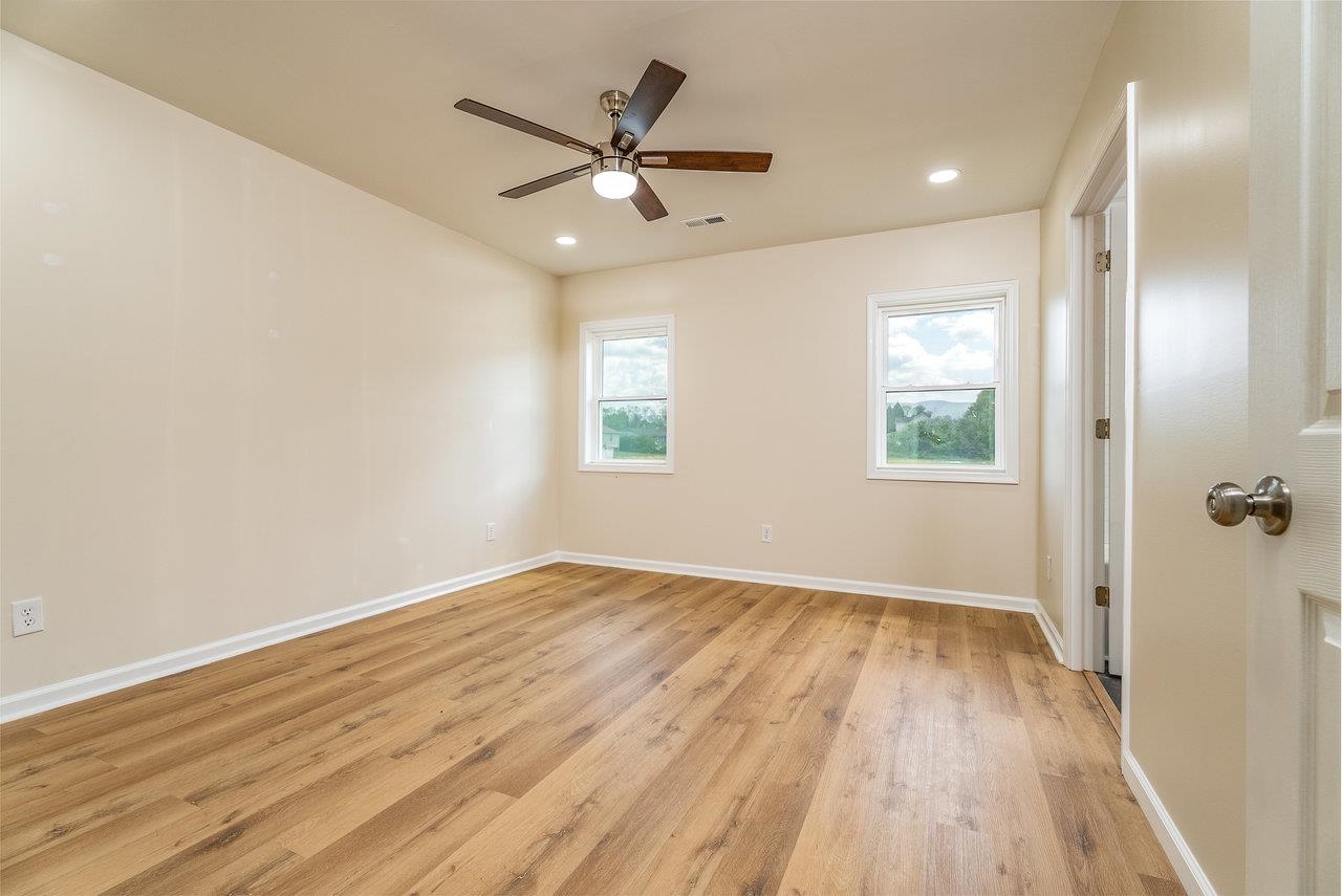 635 WIRT AVE, ELKTON, Virginia 22827, 4 Bedrooms Bedrooms, ,2 BathroomsBathrooms,Residential,635 WIRT AVE,661911 MLS # 661911