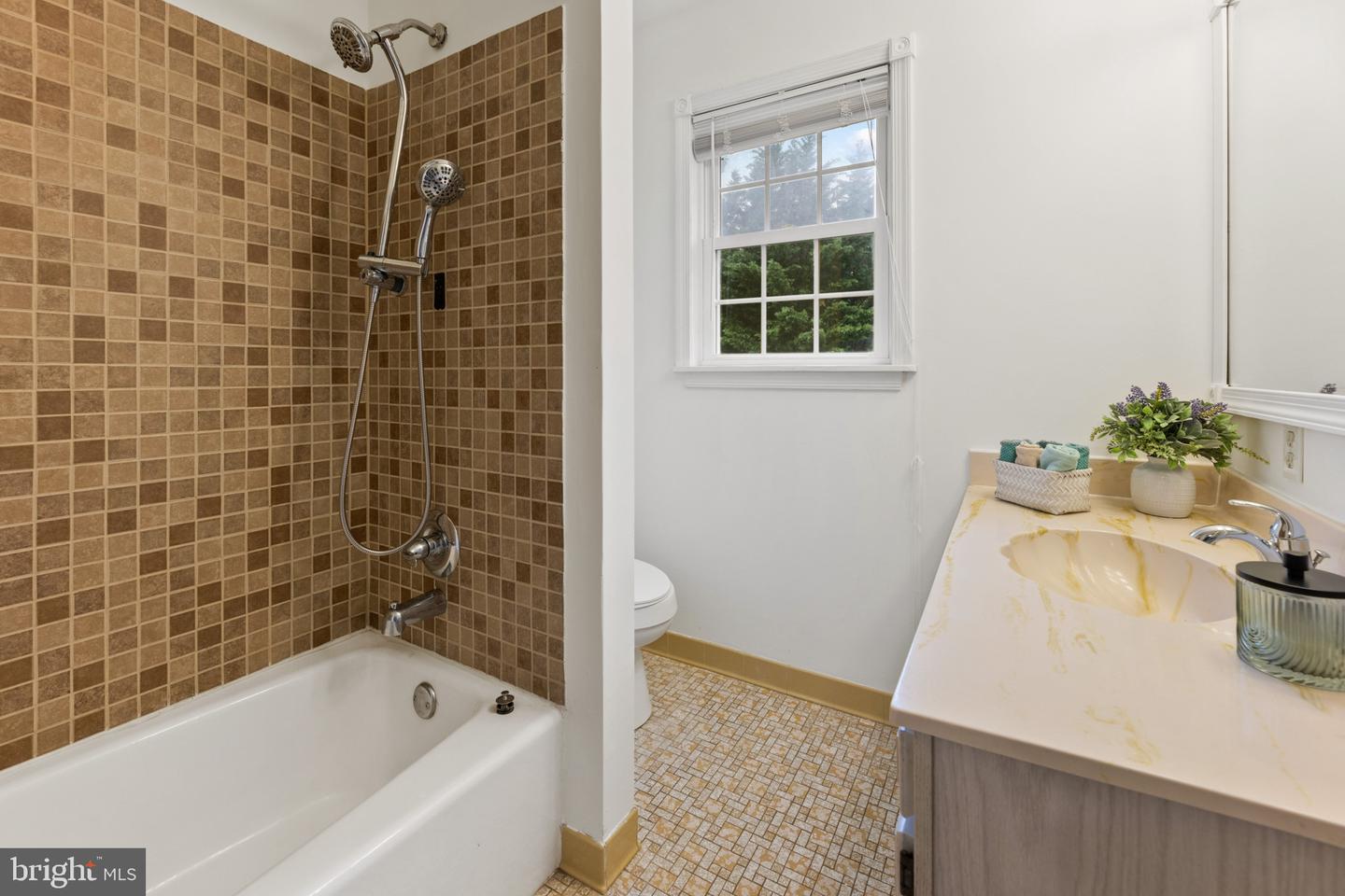 4000 LATHAM DR, HAYMARKET, Virginia 20169, 4 Bedrooms Bedrooms, ,3 BathroomsBathrooms,Residential,For sale,4000 LATHAM DR,VAPW2090460 MLS # VAPW2090460