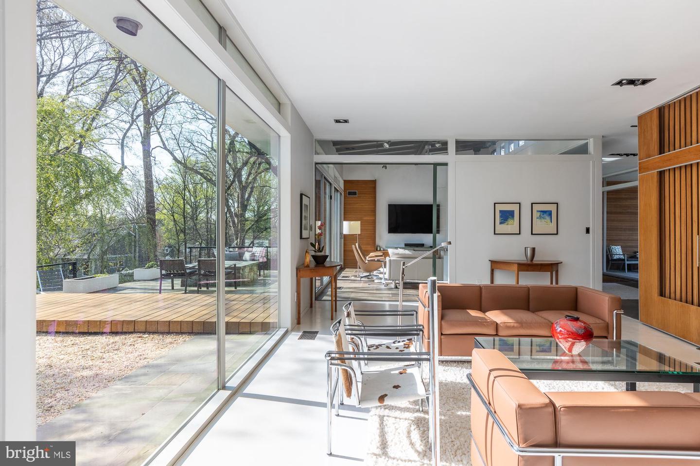 2533 N RIDGEVIEW RD, ARLINGTON, Virginia 22207, 6 Bedrooms Bedrooms, ,5 BathroomsBathrooms,Residential,For sale,2533 N RIDGEVIEW RD,VAAR2055852 MLS # VAAR2055852