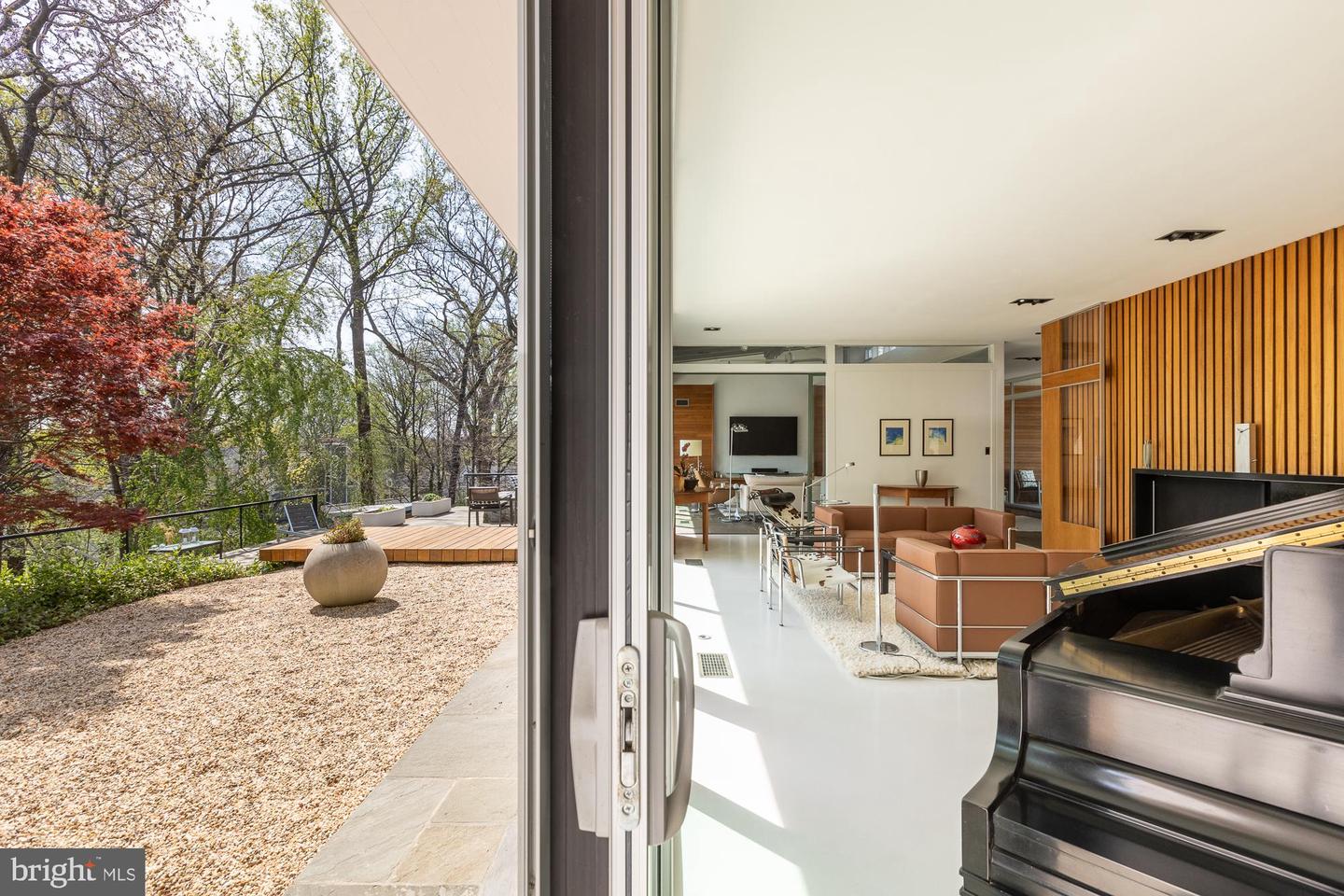 2533 N RIDGEVIEW RD, ARLINGTON, Virginia 22207, 6 Bedrooms Bedrooms, ,5 BathroomsBathrooms,Residential,For sale,2533 N RIDGEVIEW RD,VAAR2055852 MLS # VAAR2055852