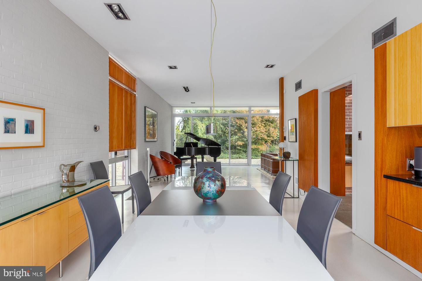 2533 N RIDGEVIEW RD, ARLINGTON, Virginia 22207, 6 Bedrooms Bedrooms, ,5 BathroomsBathrooms,Residential,For sale,2533 N RIDGEVIEW RD,VAAR2055852 MLS # VAAR2055852