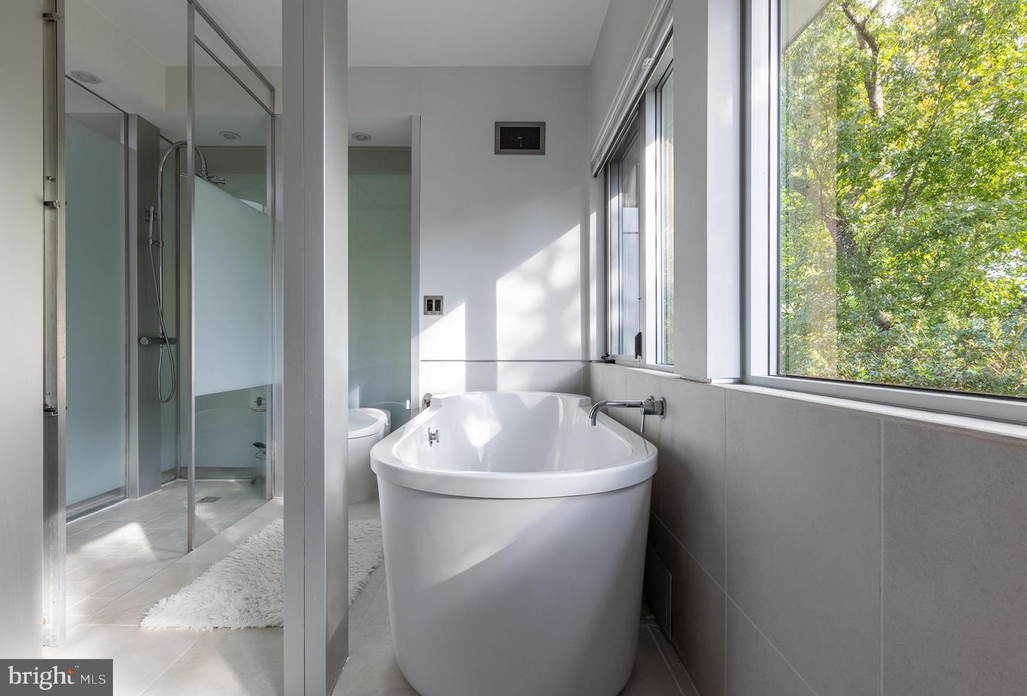 2533 N RIDGEVIEW RD, ARLINGTON, Virginia 22207, 6 Bedrooms Bedrooms, ,5 BathroomsBathrooms,Residential,For sale,2533 N RIDGEVIEW RD,VAAR2055852 MLS # VAAR2055852