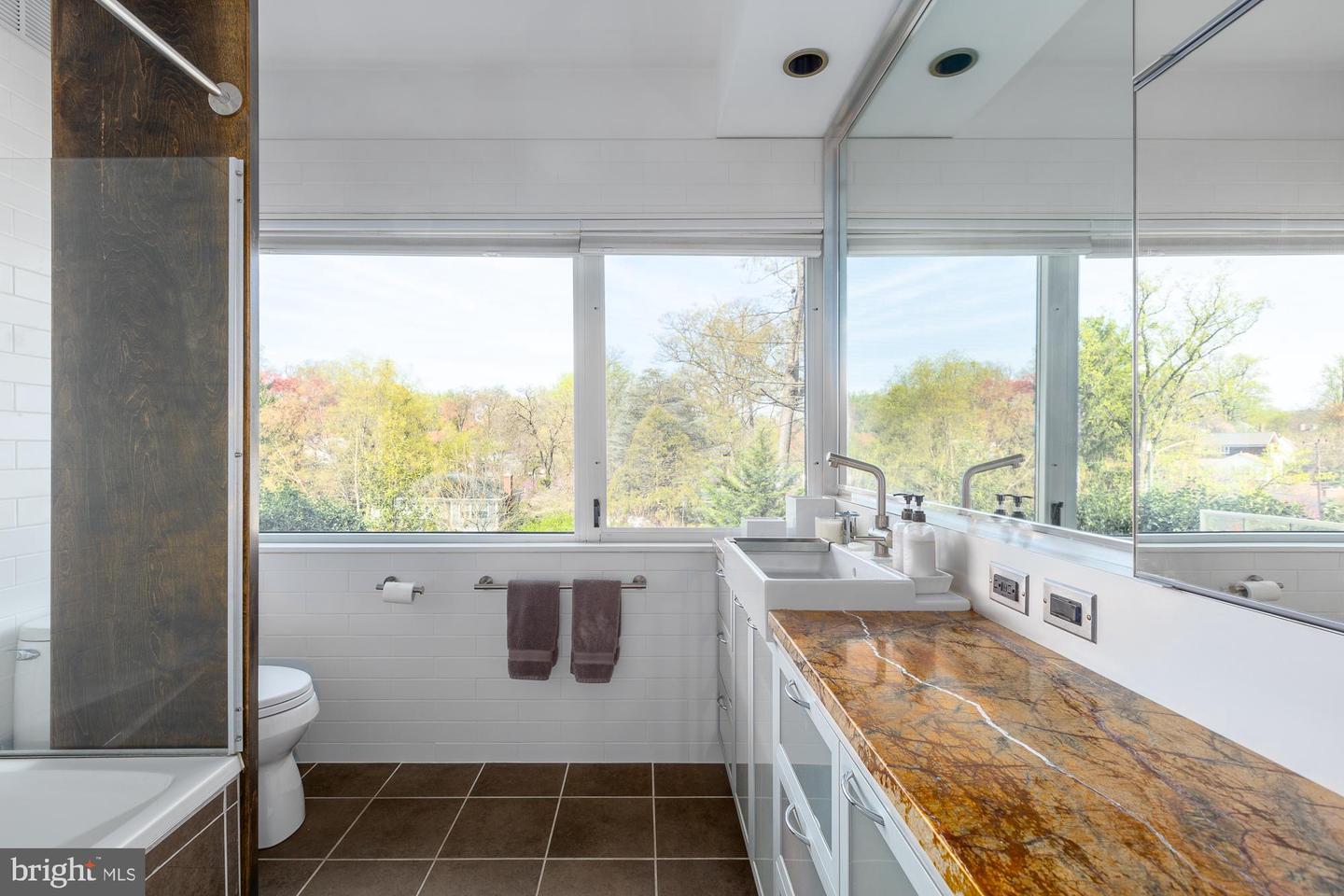 2533 N RIDGEVIEW RD, ARLINGTON, Virginia 22207, 6 Bedrooms Bedrooms, ,5 BathroomsBathrooms,Residential,For sale,2533 N RIDGEVIEW RD,VAAR2055852 MLS # VAAR2055852