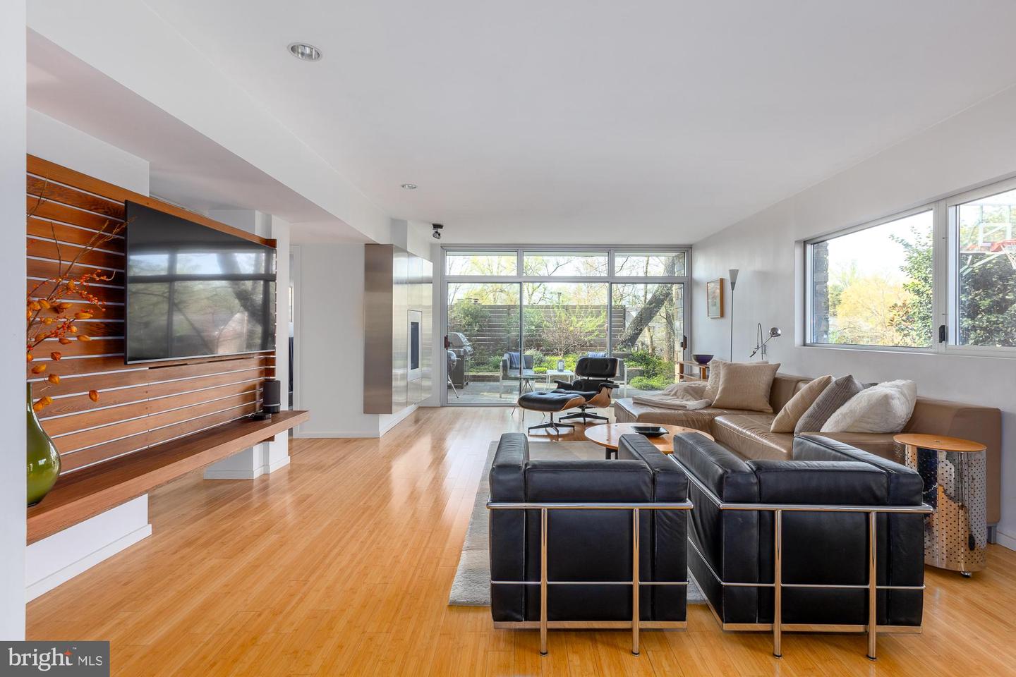 2533 N RIDGEVIEW RD, ARLINGTON, Virginia 22207, 6 Bedrooms Bedrooms, ,5 BathroomsBathrooms,Residential,For sale,2533 N RIDGEVIEW RD,VAAR2055852 MLS # VAAR2055852