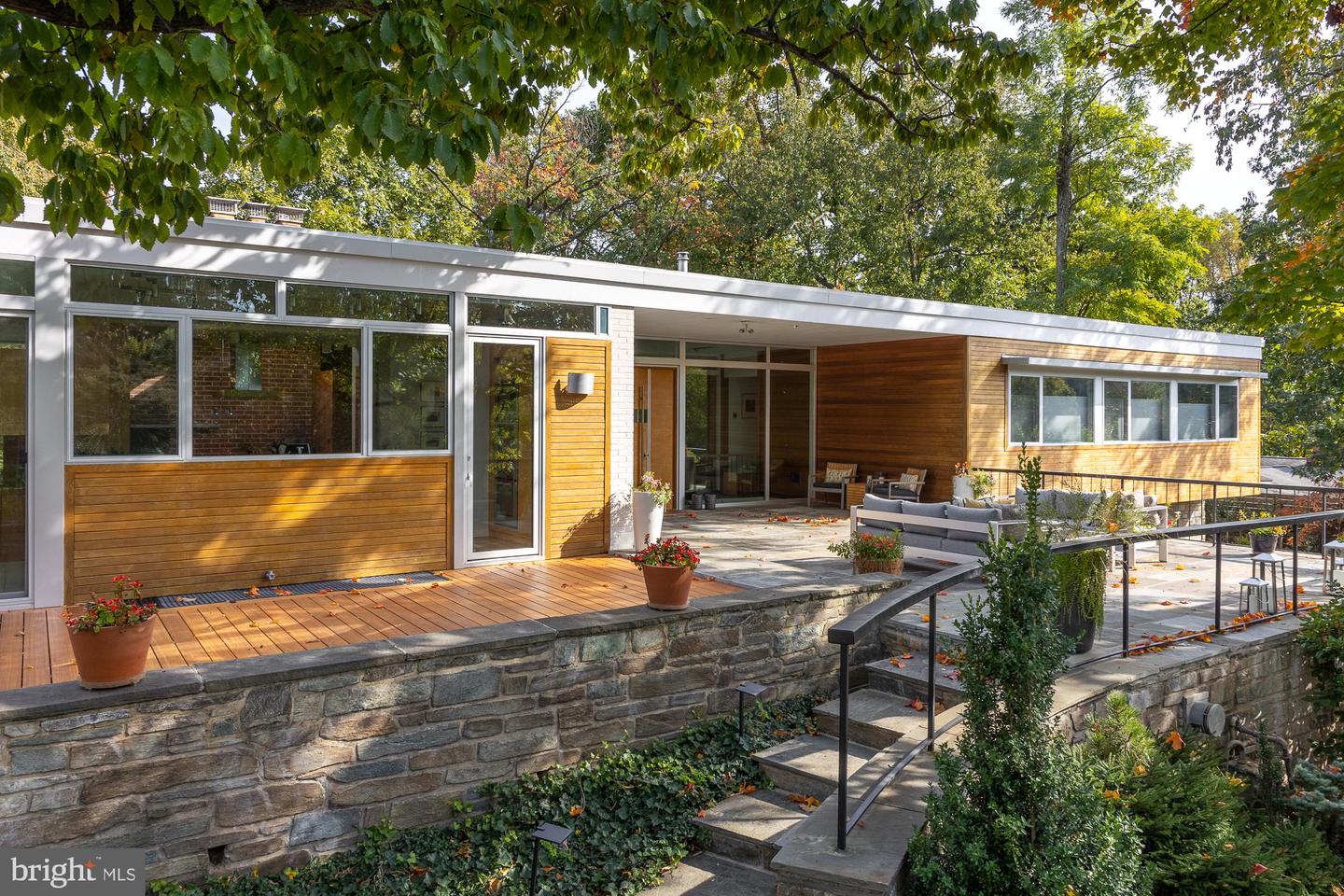 2533 N RIDGEVIEW RD, ARLINGTON, Virginia 22207, 6 Bedrooms Bedrooms, ,5 BathroomsBathrooms,Residential,For sale,2533 N RIDGEVIEW RD,VAAR2055852 MLS # VAAR2055852