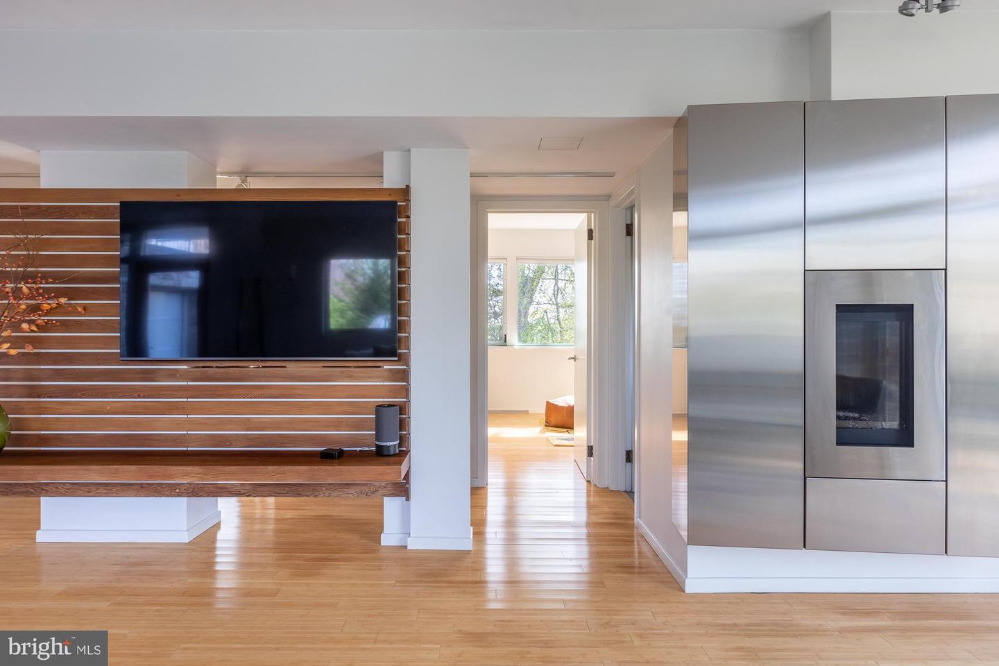 2533 N RIDGEVIEW RD, ARLINGTON, Virginia 22207, 6 Bedrooms Bedrooms, ,5 BathroomsBathrooms,Residential,For sale,2533 N RIDGEVIEW RD,VAAR2055852 MLS # VAAR2055852