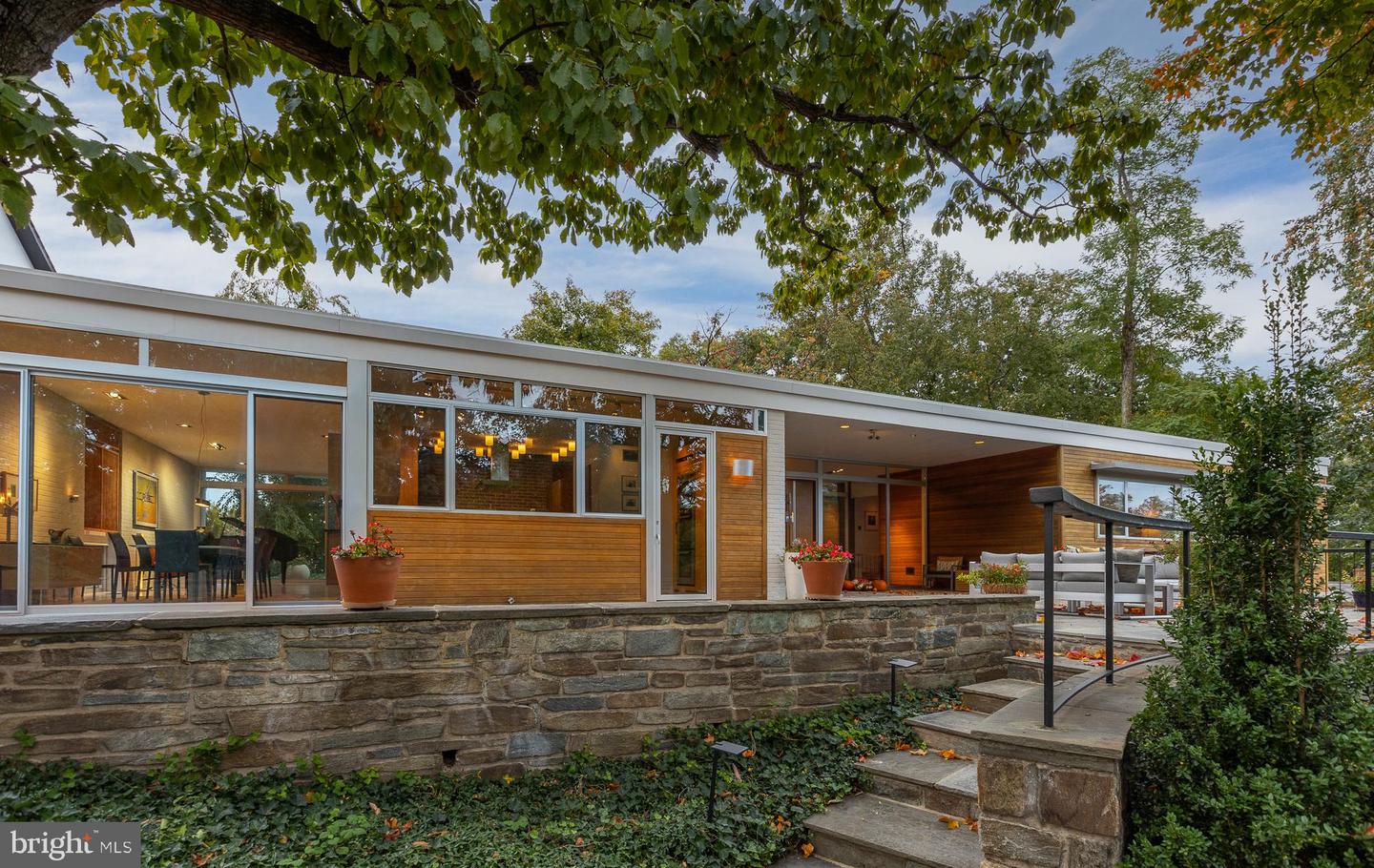 2533 N RIDGEVIEW RD, ARLINGTON, Virginia 22207, 6 Bedrooms Bedrooms, ,5 BathroomsBathrooms,Residential,For sale,2533 N RIDGEVIEW RD,VAAR2055852 MLS # VAAR2055852