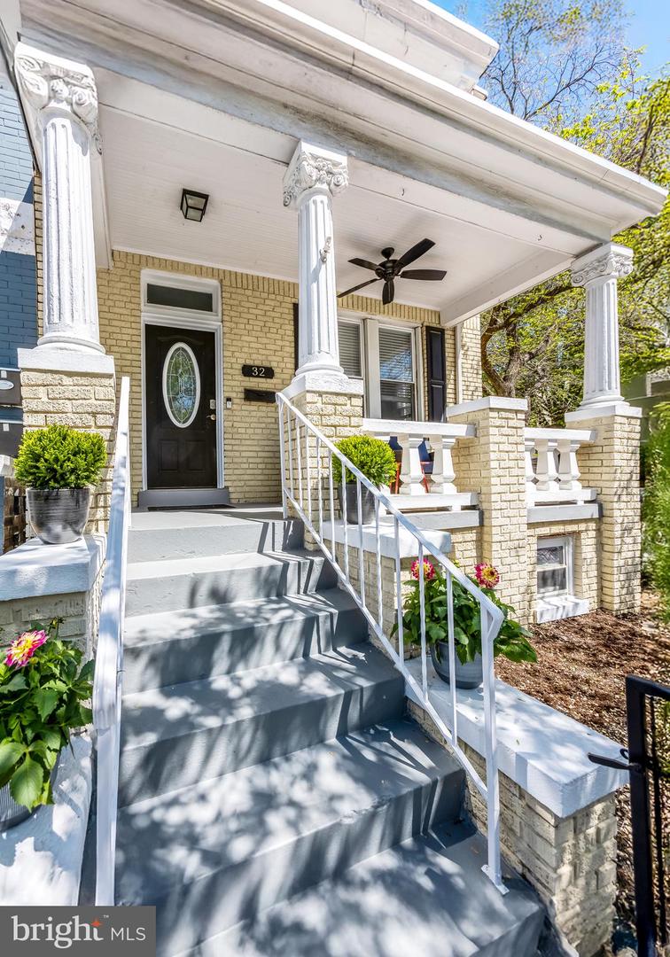 32 T ST NE, WASHINGTON, District Of Columbia 20002, 3 Bedrooms Bedrooms, ,2 BathroomsBathrooms,Residential,For sale,32 T ST NE,DCDC2196416 MLS # DCDC2196416