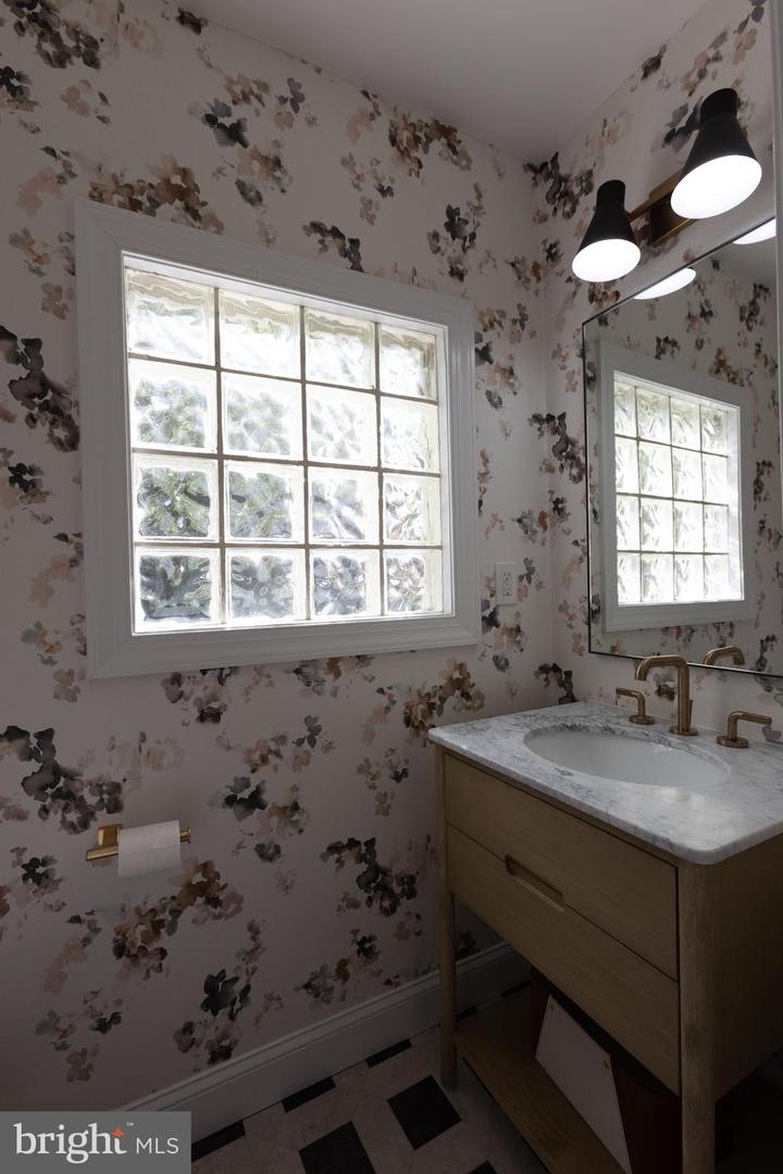 32 T ST NE, WASHINGTON, District Of Columbia 20002, 3 Bedrooms Bedrooms, ,2 BathroomsBathrooms,Residential,For sale,32 T ST NE,DCDC2196416 MLS # DCDC2196416