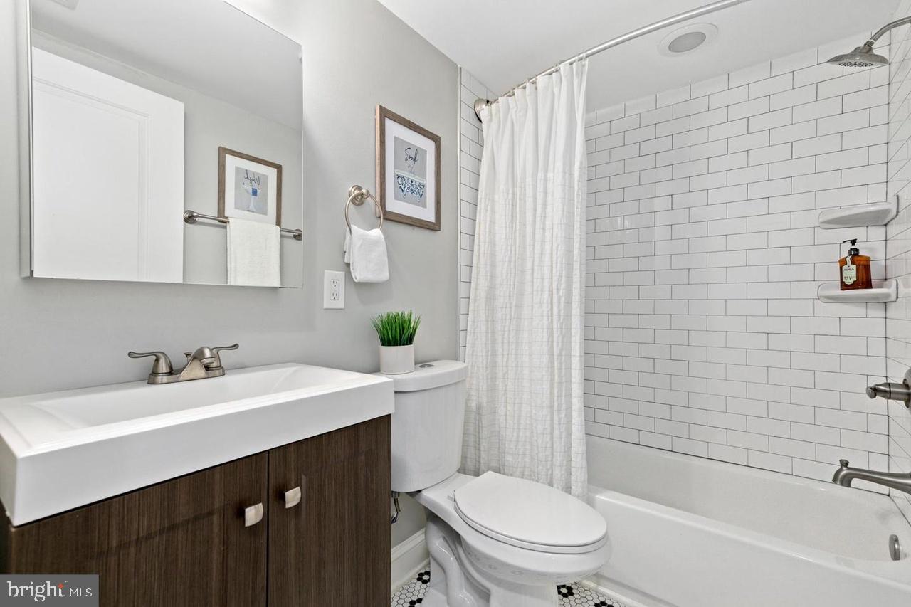 1258 HOLBROOK TER NE #5, WASHINGTON, District Of Columbia 20002, 3 Bedrooms Bedrooms, ,2 BathroomsBathrooms,Residential,For sale,1258 HOLBROOK TER NE #5,DCDC2196500 MLS # DCDC2196500