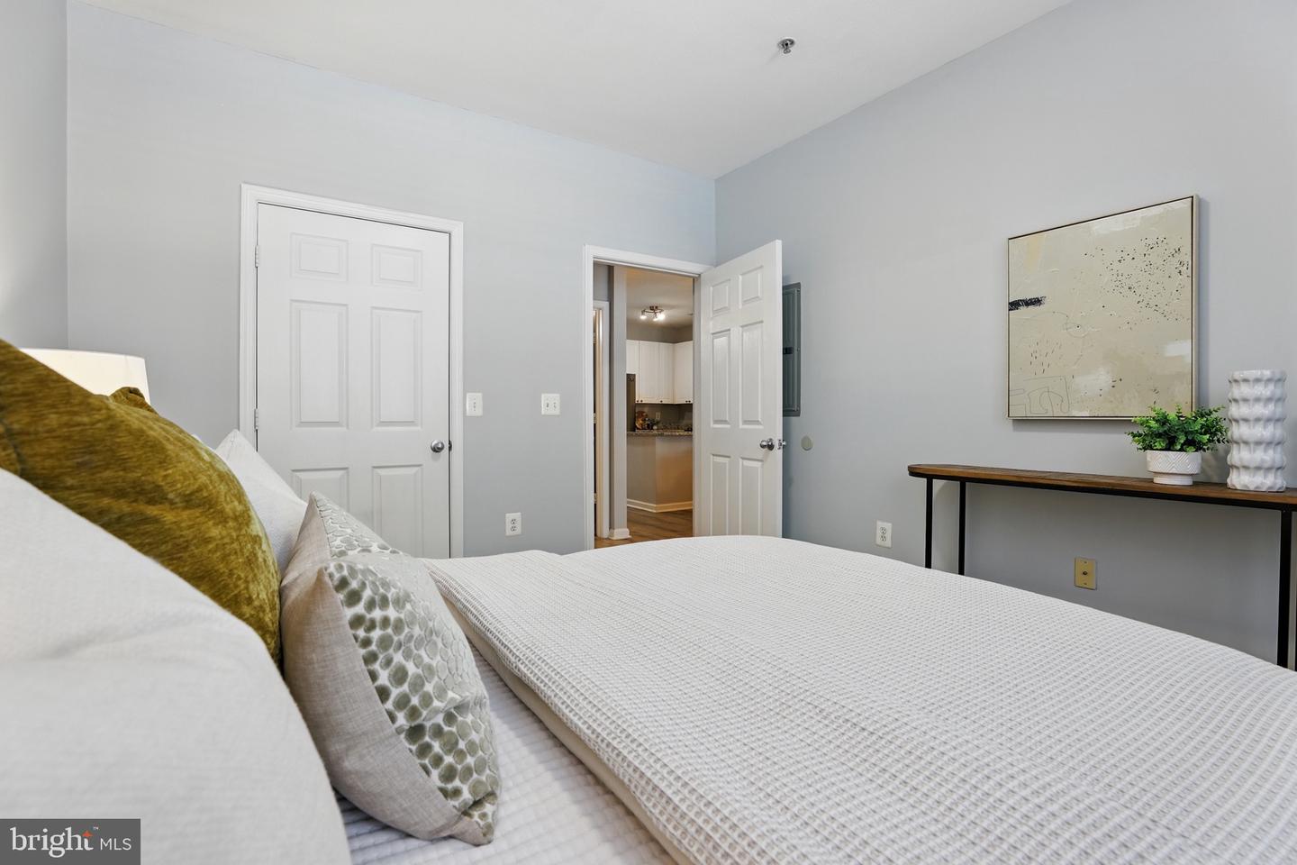 9486 VIRGINIA CENTER BLVD #5, VIENNA, Virginia 22181, 1 Bedroom Bedrooms, 2 Rooms Rooms,1 BathroomBathrooms,Residential,For sale,9486 VIRGINIA CENTER BLVD #5,VAFX2237010 MLS # VAFX2237010